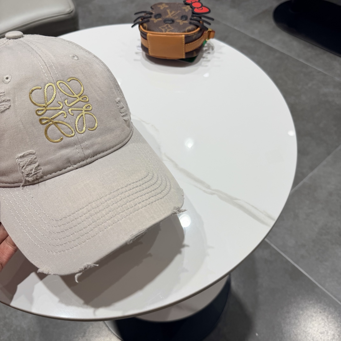 👒罗意威👒LOEWE新款原标设计棒球帽🧢质感超好，外部线条定位标准，做工精细，简约大气低价走量！