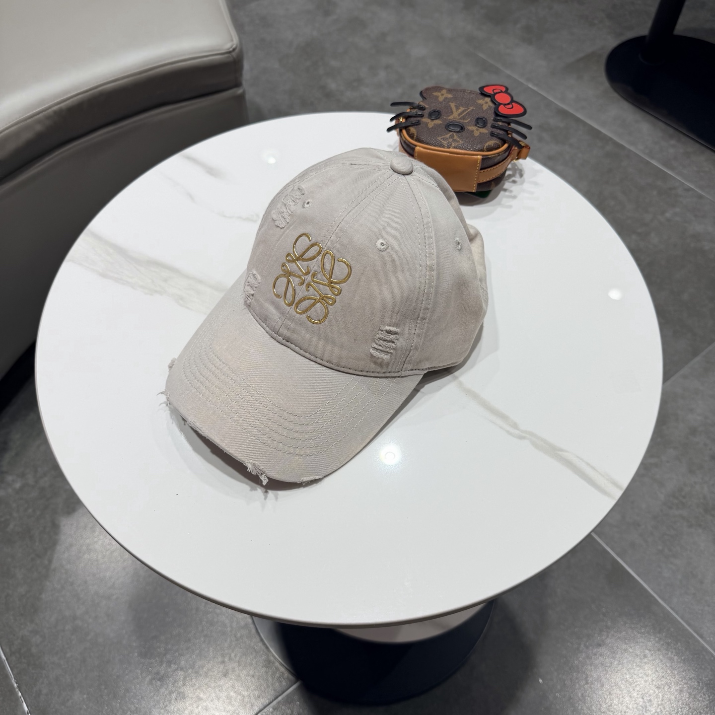 👒罗意威👒LOEWE新款原标设计棒球帽🧢质感超好，外部线条定位标准，做工精细，简约大气低价走量！