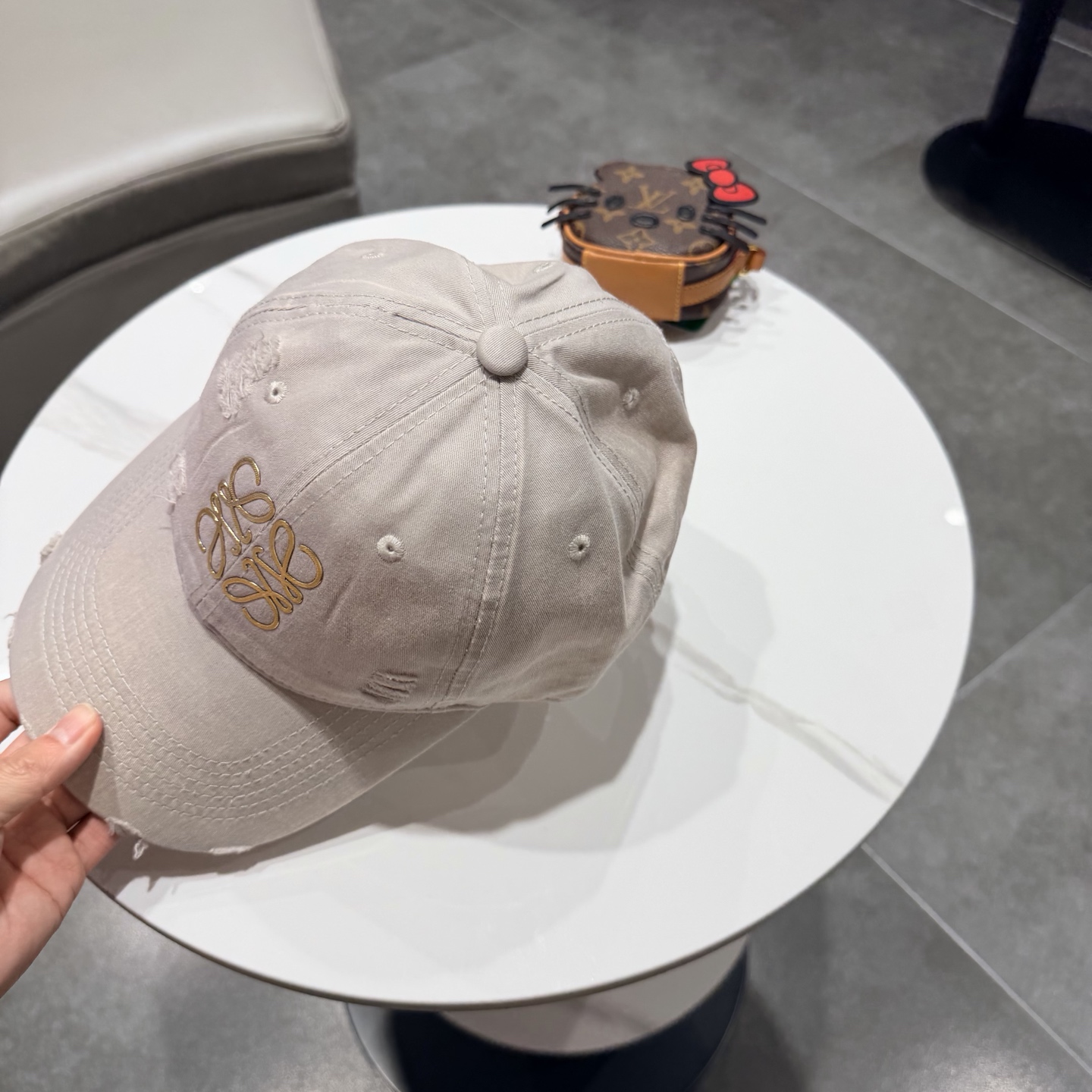 👒罗意威👒LOEWE新款原标设计棒球帽🧢质感超好，外部线条定位标准，做工精细，简约大气低价走量！