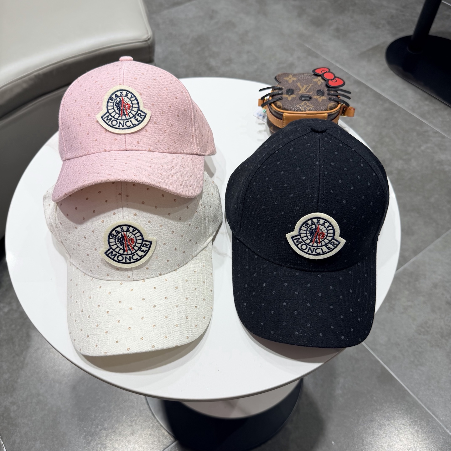 蒙口MONCLER 新款棒球帽，时尚炸街单品，风格很OK，网红.时尚博主的最爱！高品质舒适透气，凹造型很