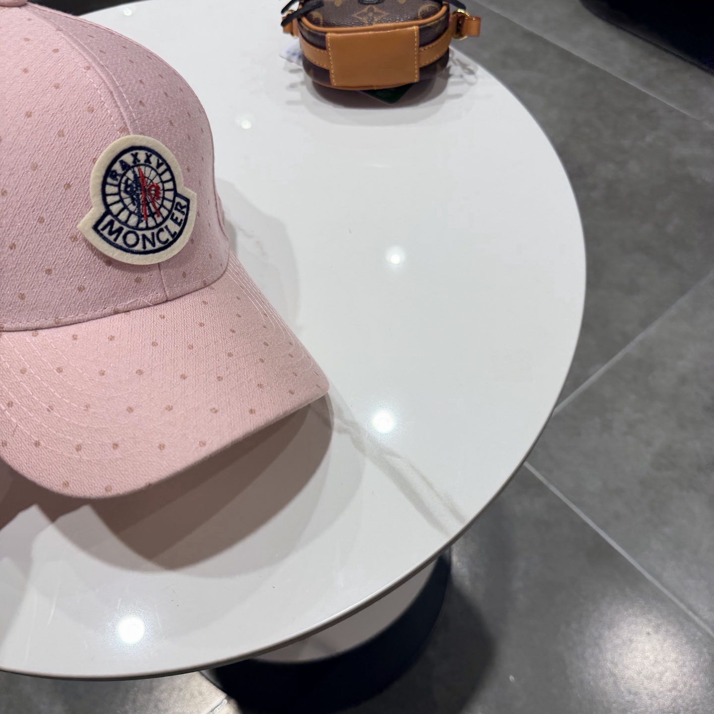 蒙口MONCLER 新款棒球帽，时尚炸街单品，风格很OK，网红.时尚博主的最爱！高品质舒适透气，凹造型很