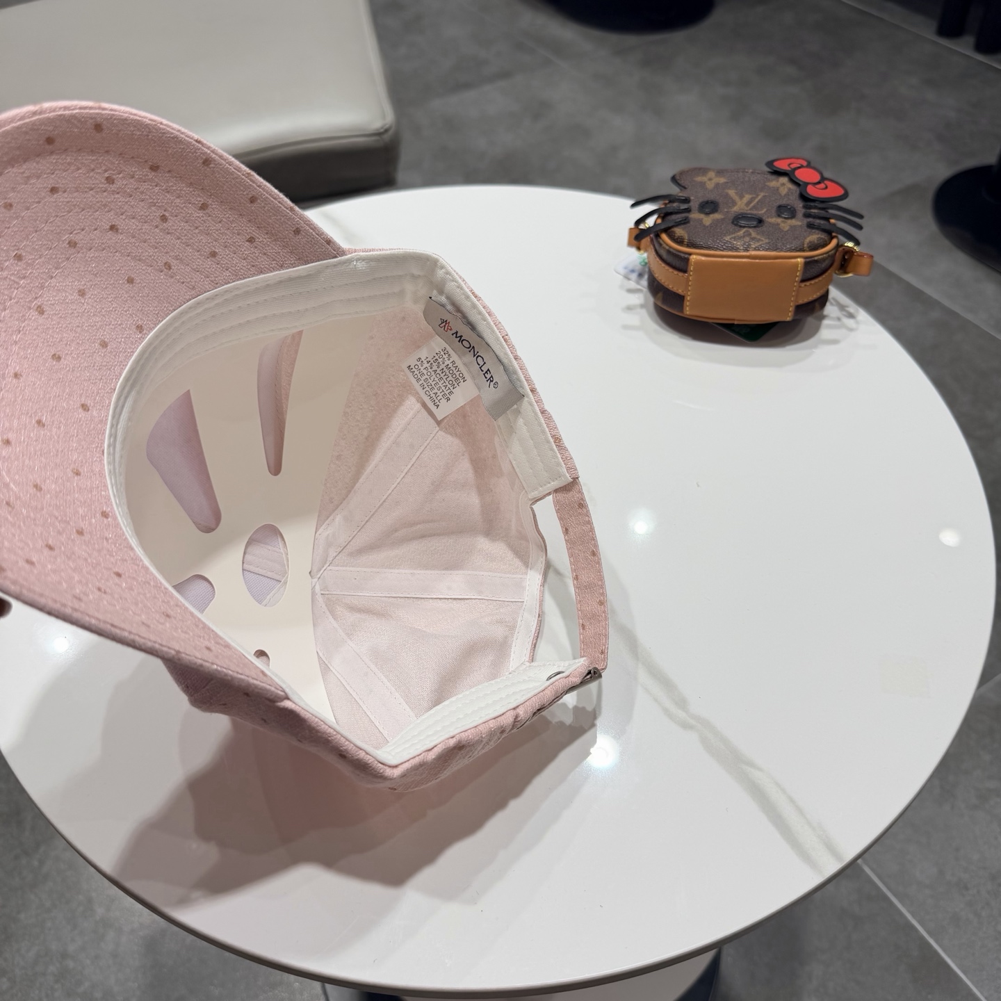 蒙口MONCLER 新款棒球帽，时尚炸街单品，风格很OK，网红.时尚博主的最爱！高品质舒适透气，凹造型很