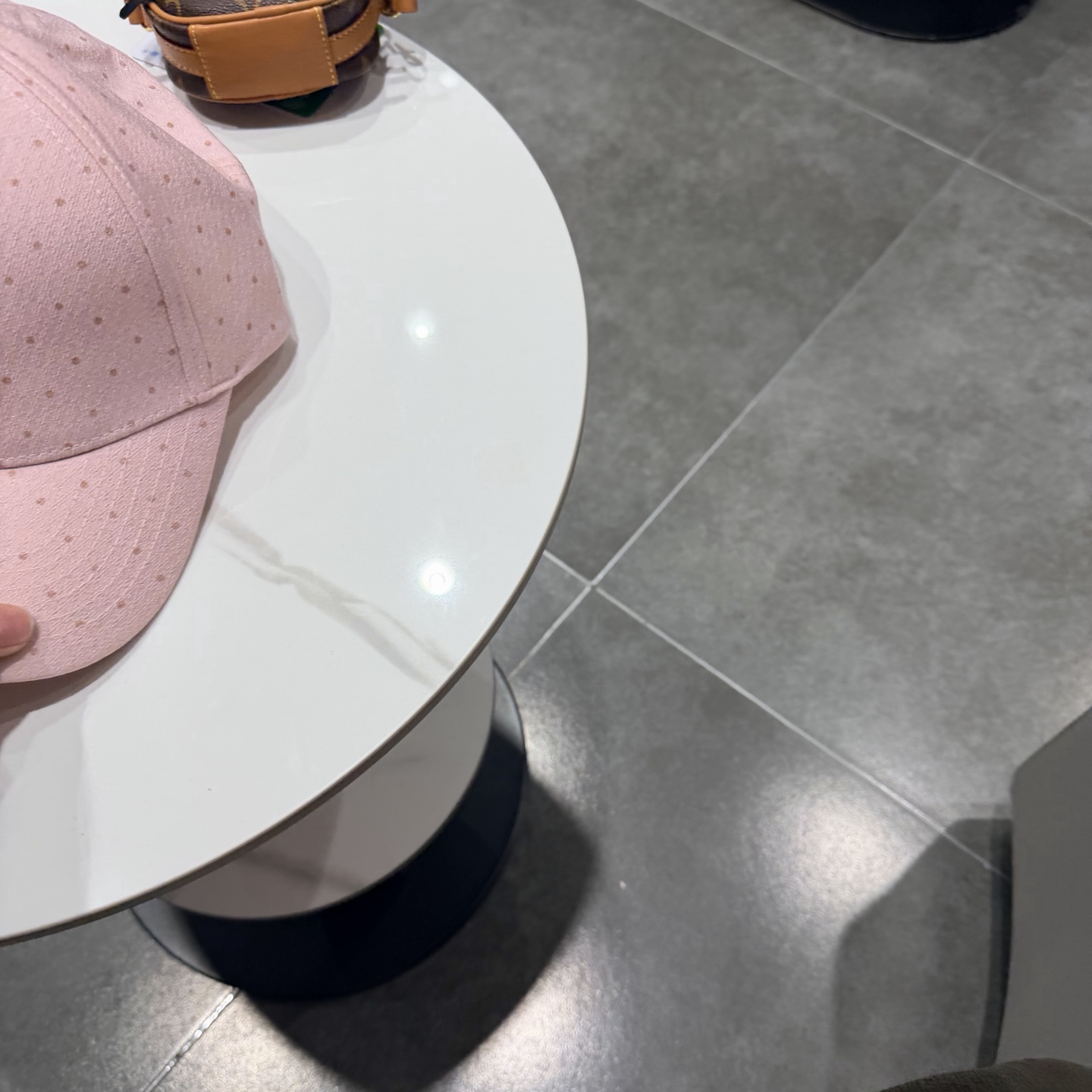 蒙口MONCLER 新款棒球帽，时尚炸街单品，风格很OK，网红.时尚博主的最爱！高品质舒适透气，凹造型很