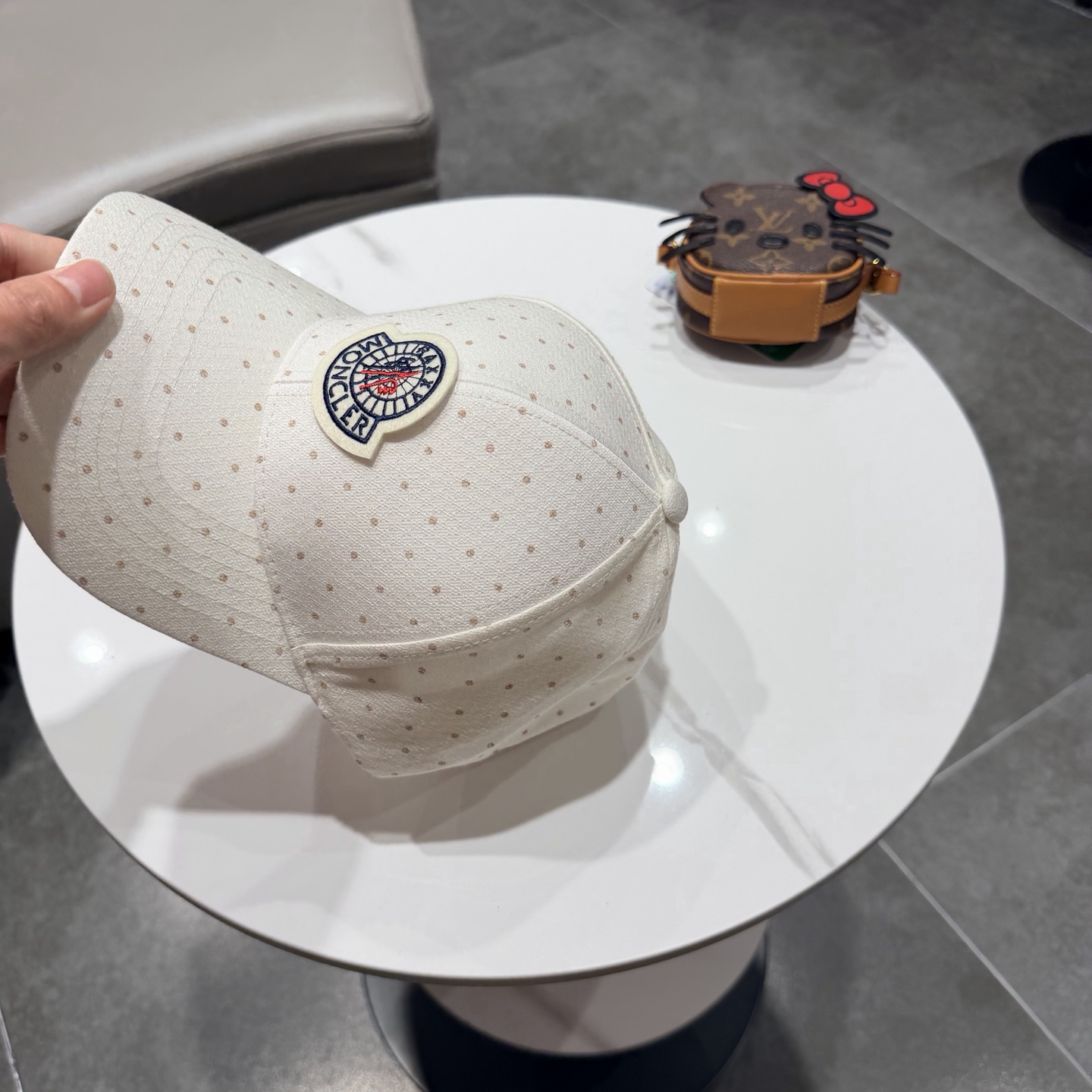 蒙口MONCLER 新款棒球帽，时尚炸街单品，风格很OK，网红.时尚博主的最爱！高品质舒适透气，凹造型很