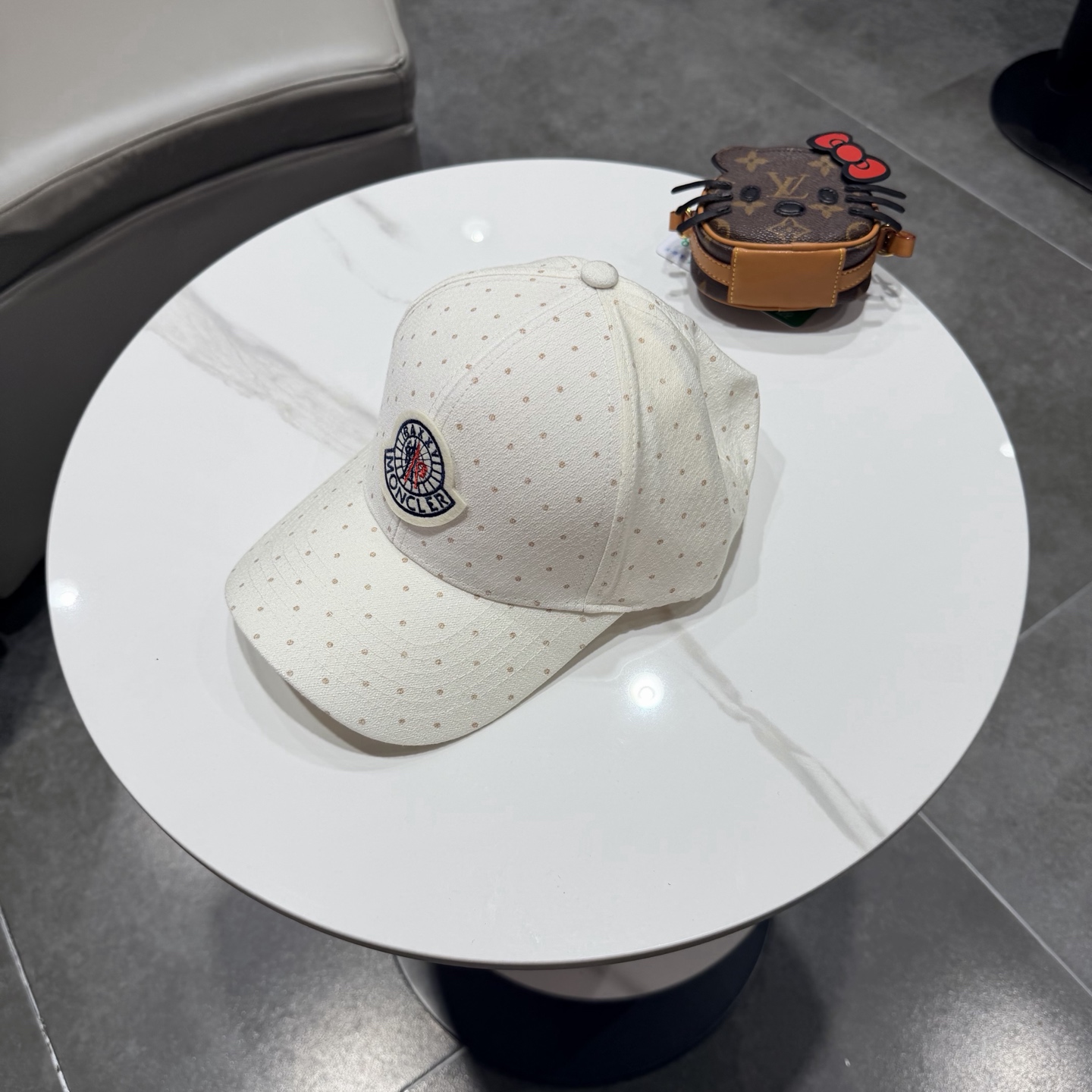 蒙口MONCLER 新款棒球帽，时尚炸街单品，风格很OK，网红.时尚博主的最爱！高品质舒适透气，凹造型很