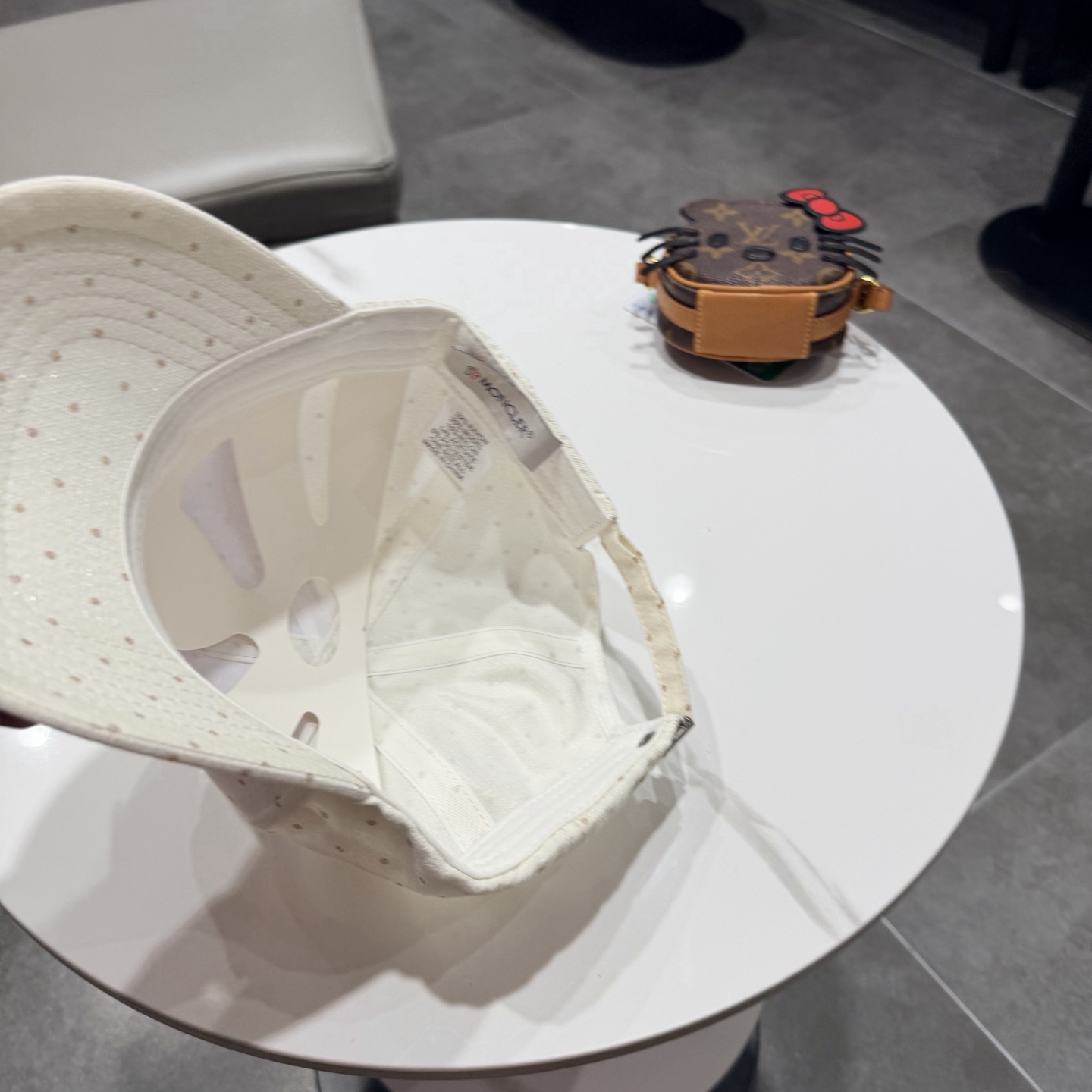 蒙口MONCLER 新款棒球帽，时尚炸街单品，风格很OK，网红.时尚博主的最爱！高品质舒适透气，凹造型很