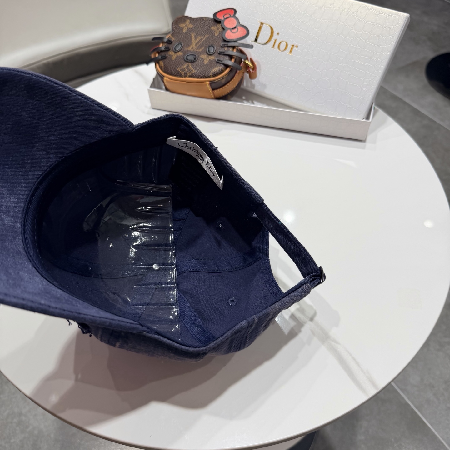 🧢DIOR迪奥棒球帽 😍新款棒球帽，重工打造♥️高端大气，百搭款🤗男女通用！