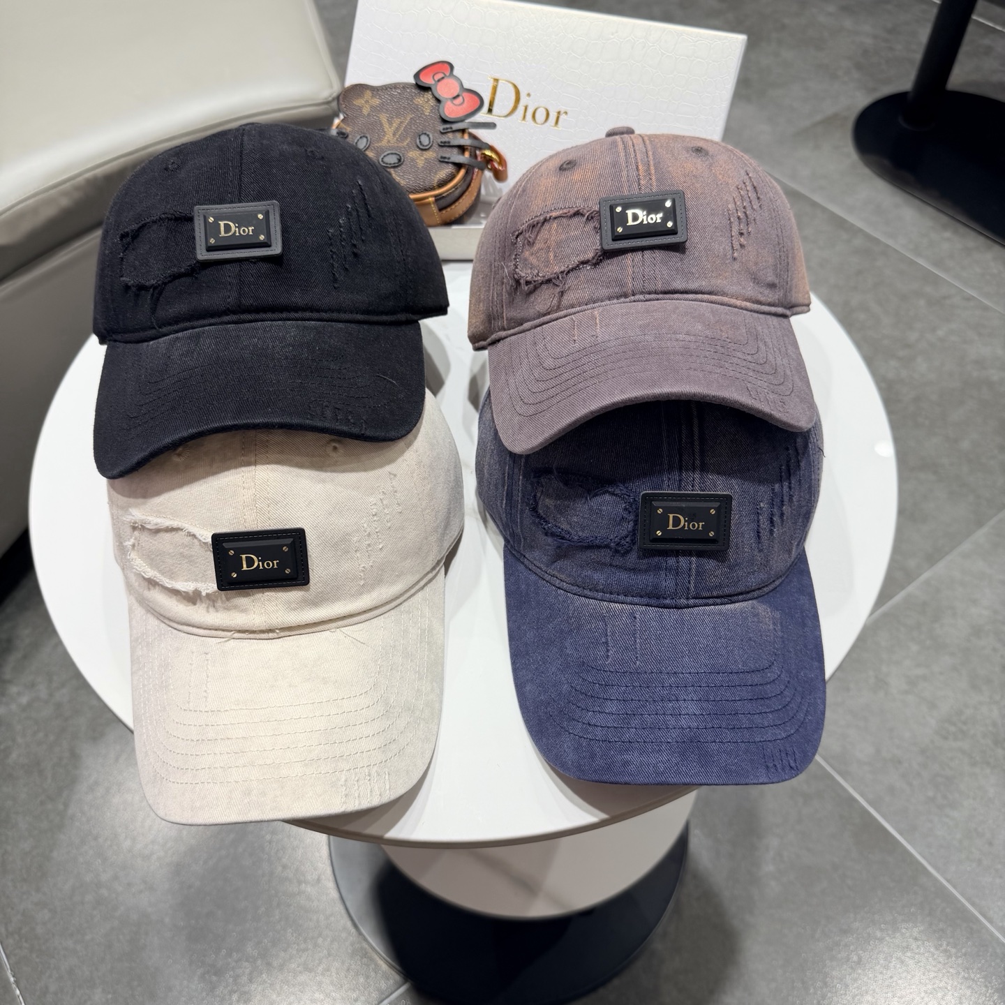 🧢DIOR迪奥棒球帽 😍新款棒球帽，重工打造♥️高端大气，百搭款🤗男女通用！