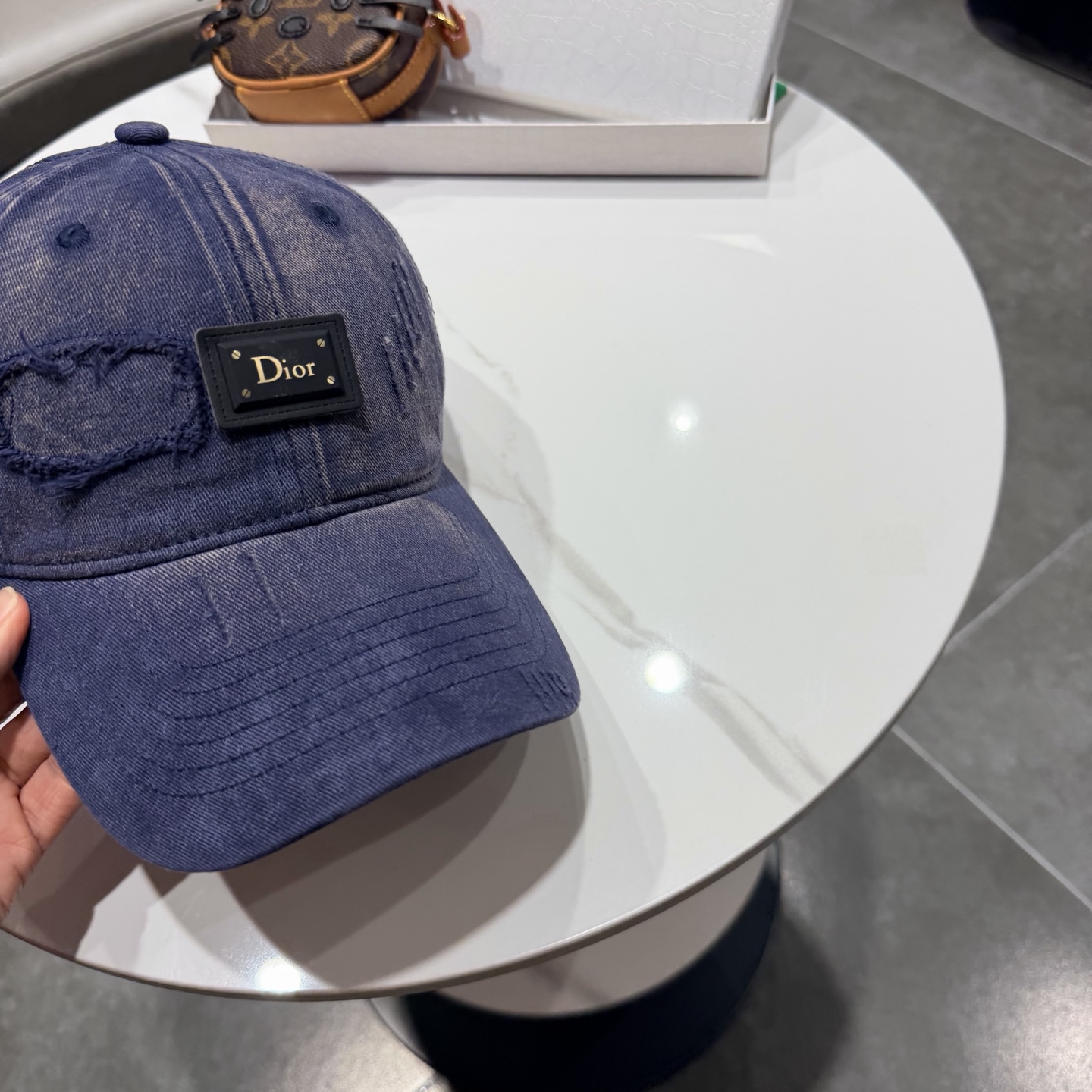 🧢DIOR迪奥棒球帽 😍新款棒球帽，重工打造♥️高端大气，百搭款🤗男女通用！