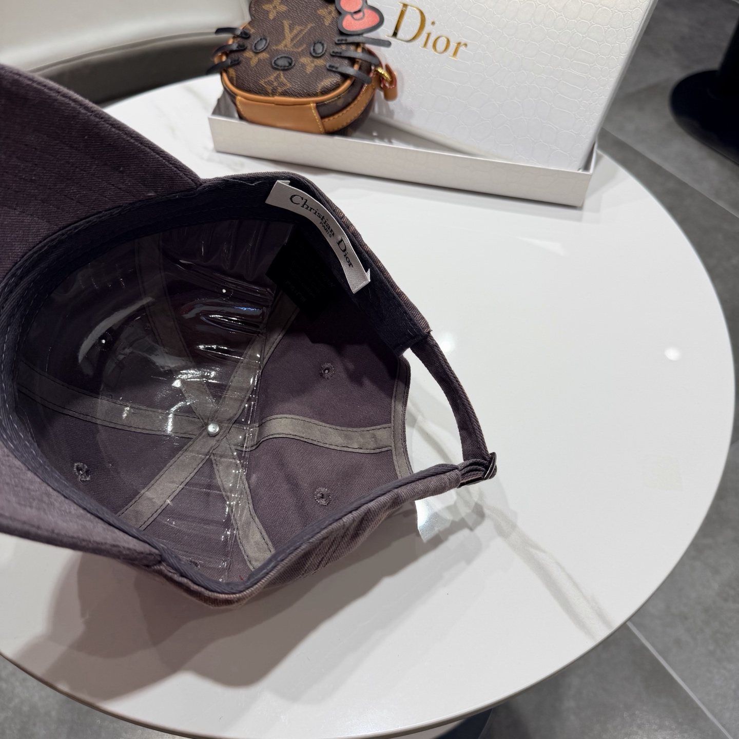 🧢DIOR迪奥棒球帽 😍新款棒球帽，重工打造♥️高端大气，百搭款🤗男女通用！