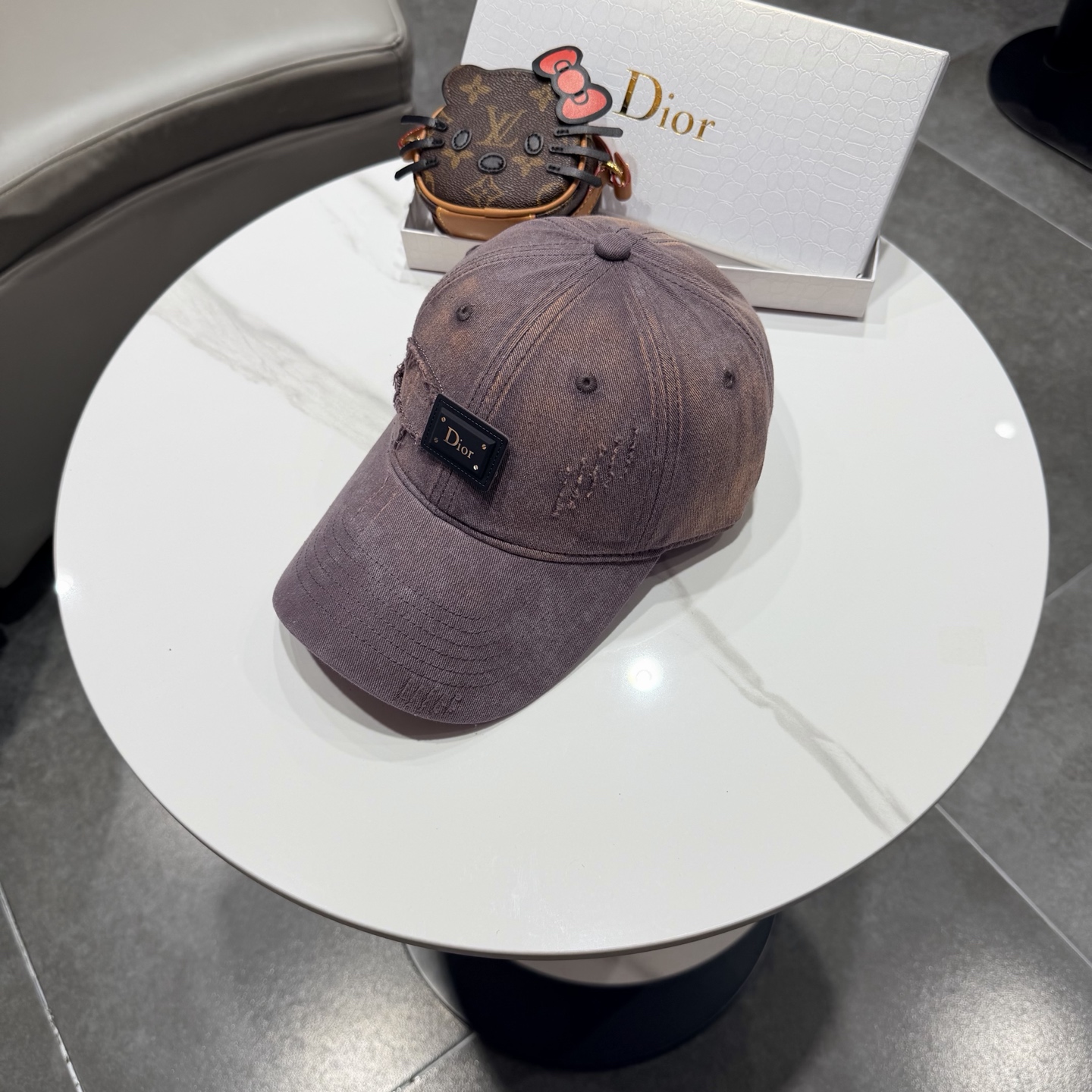 🧢DIOR迪奥棒球帽 😍新款棒球帽，重工打造♥️高端大气，百搭款🤗男女通用！