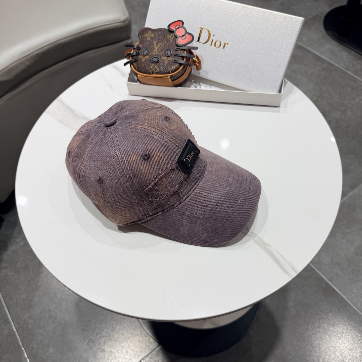 🧢DIOR迪奥棒球帽 😍新款棒球帽，重工打造♥️高端大气，百搭款🤗男女通用！