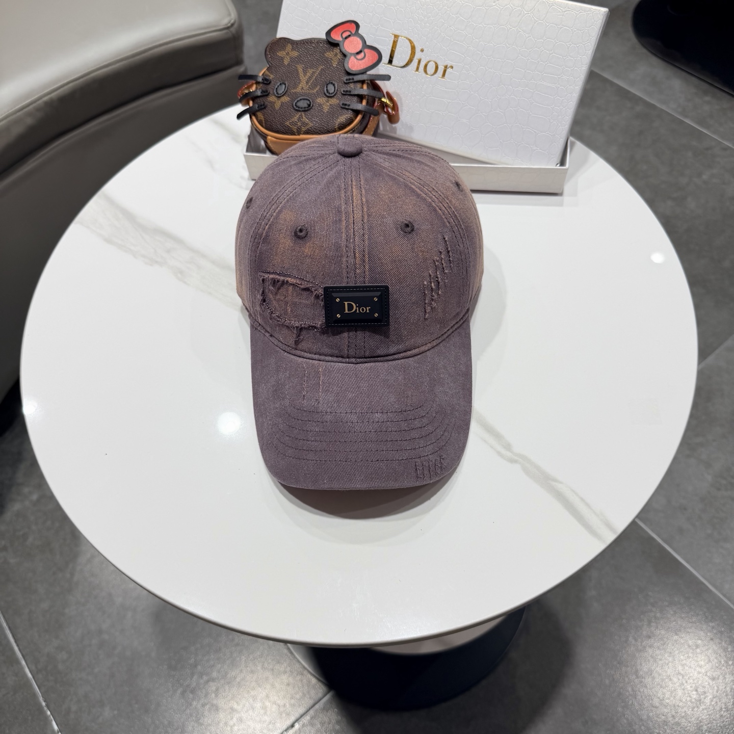 🧢DIOR迪奥棒球帽 😍新款棒球帽，重工打造♥️高端大气，百搭款🤗男女通用！