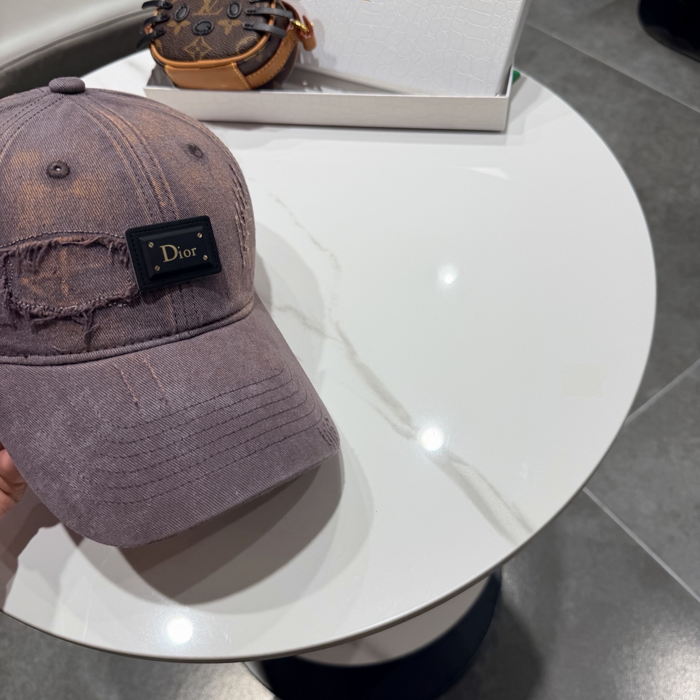 🧢DIOR迪奥棒球帽 😍新款棒球帽，重工打造♥️高端大气，百搭款🤗男女通用！