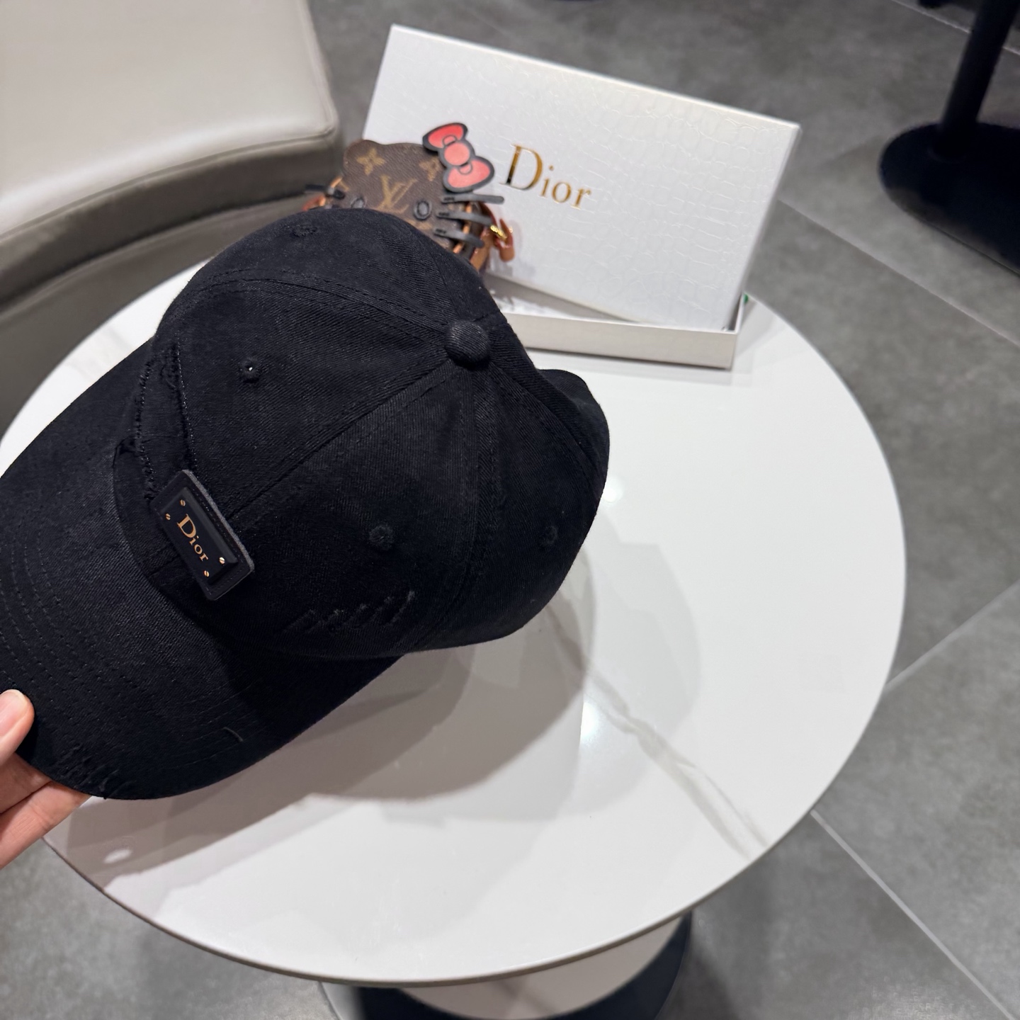 🧢DIOR迪奥棒球帽 😍新款棒球帽，重工打造♥️高端大气，百搭款🤗男女通用！