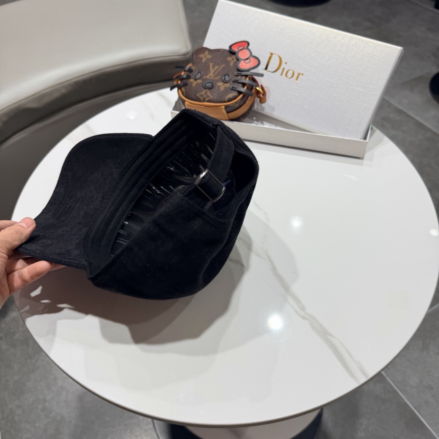 🧢DIOR迪奥棒球帽 😍新款棒球帽，重工打造♥️高端大气，百搭款🤗男女通用！