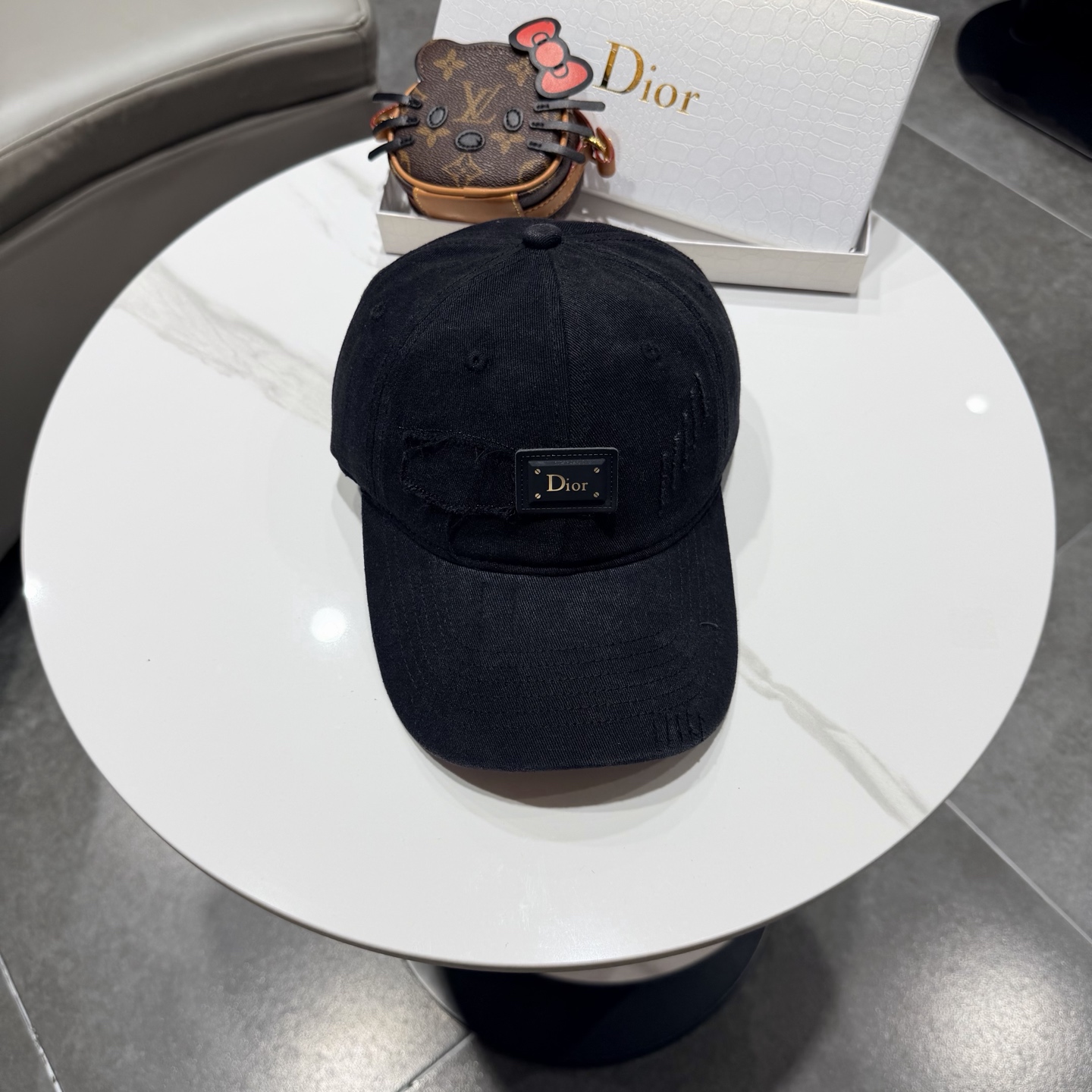 🧢DIOR迪奥棒球帽 😍新款棒球帽，重工打造♥️高端大气，百搭款🤗男女通用！