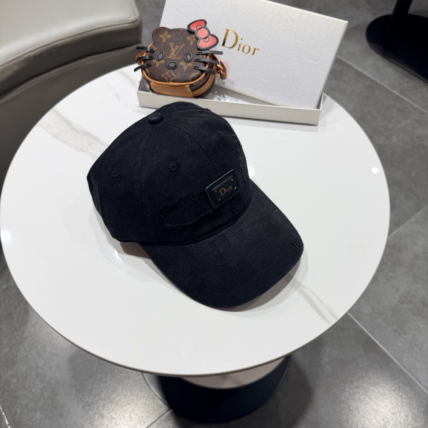 🧢DIOR迪奥棒球帽 😍新款棒球帽，重工打造♥️高端大气，百搭款🤗男女通用！