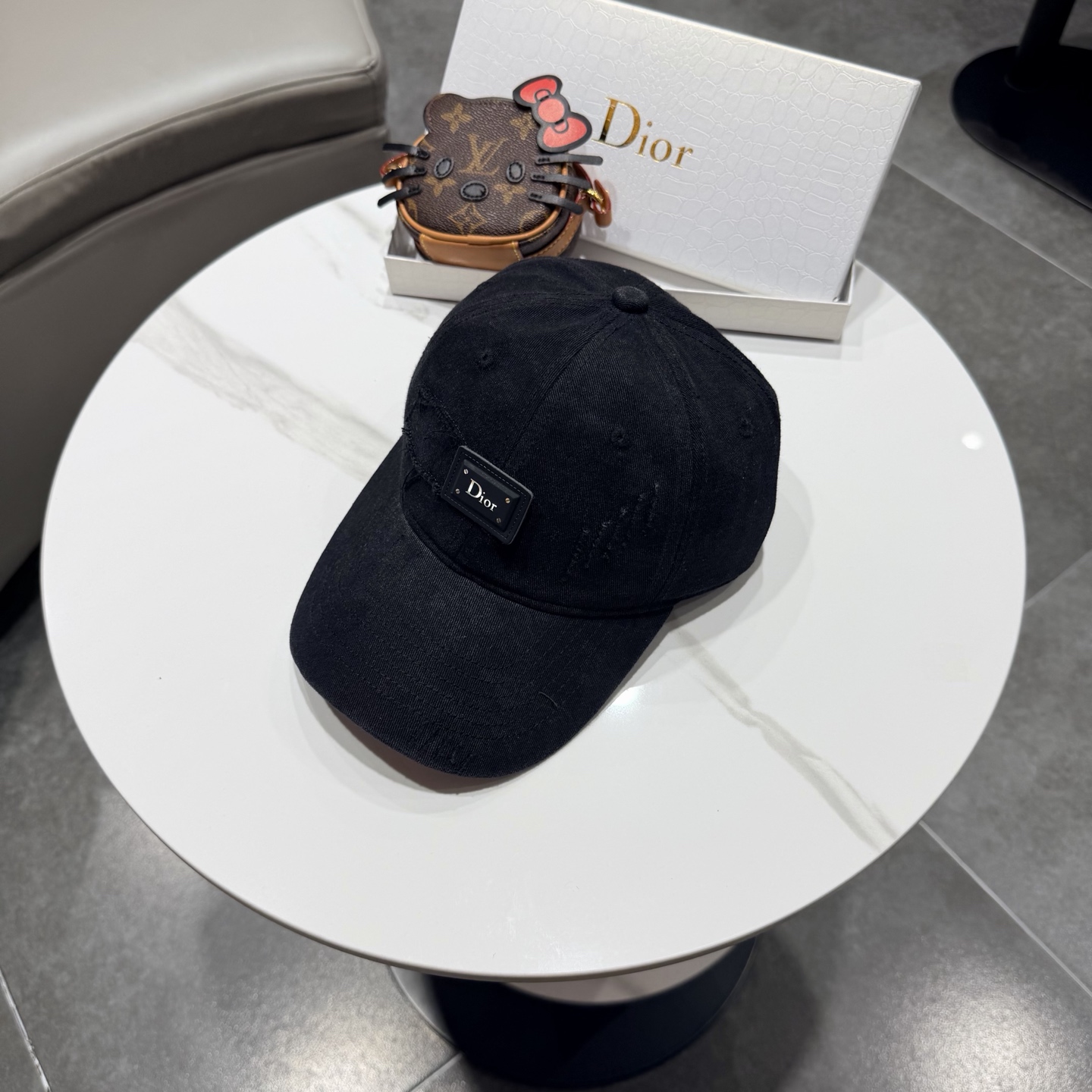 🧢DIOR迪奥棒球帽 😍新款棒球帽，重工打造♥️高端大气，百搭款🤗男女通用！