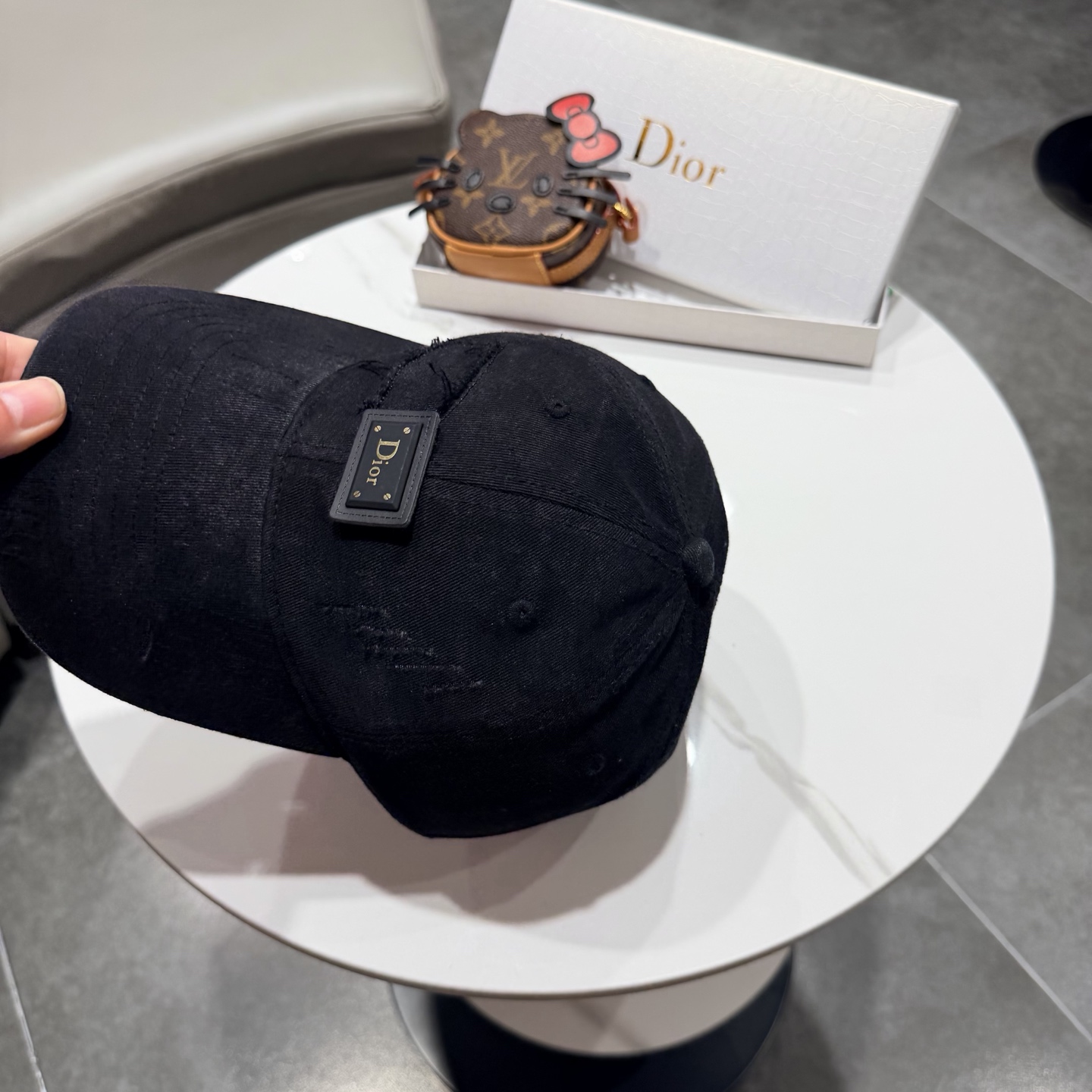 🧢DIOR迪奥棒球帽 😍新款棒球帽，重工打造♥️高端大气，百搭款🤗男女通用！