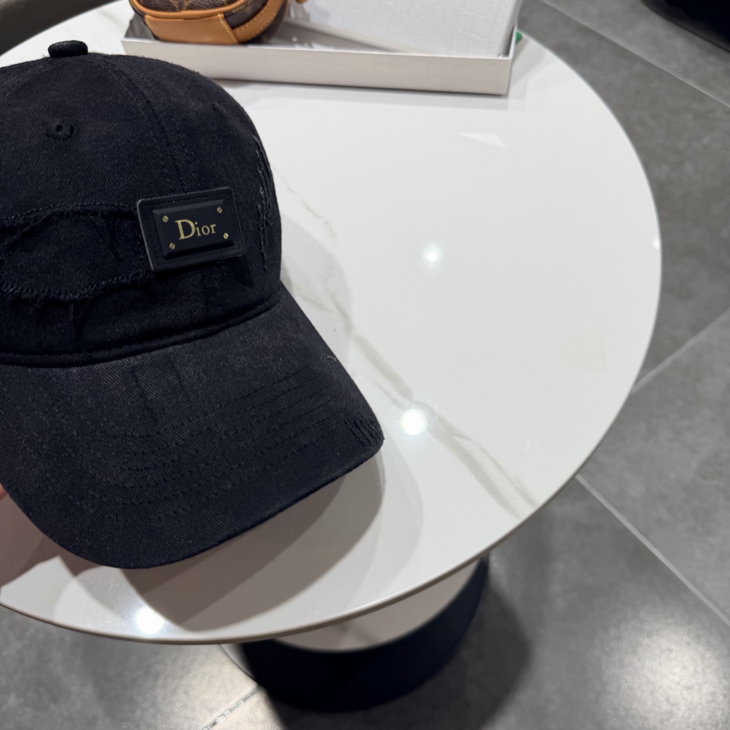 🧢DIOR迪奥棒球帽 😍新款棒球帽，重工打造♥️高端大气，百搭款🤗男女通用！