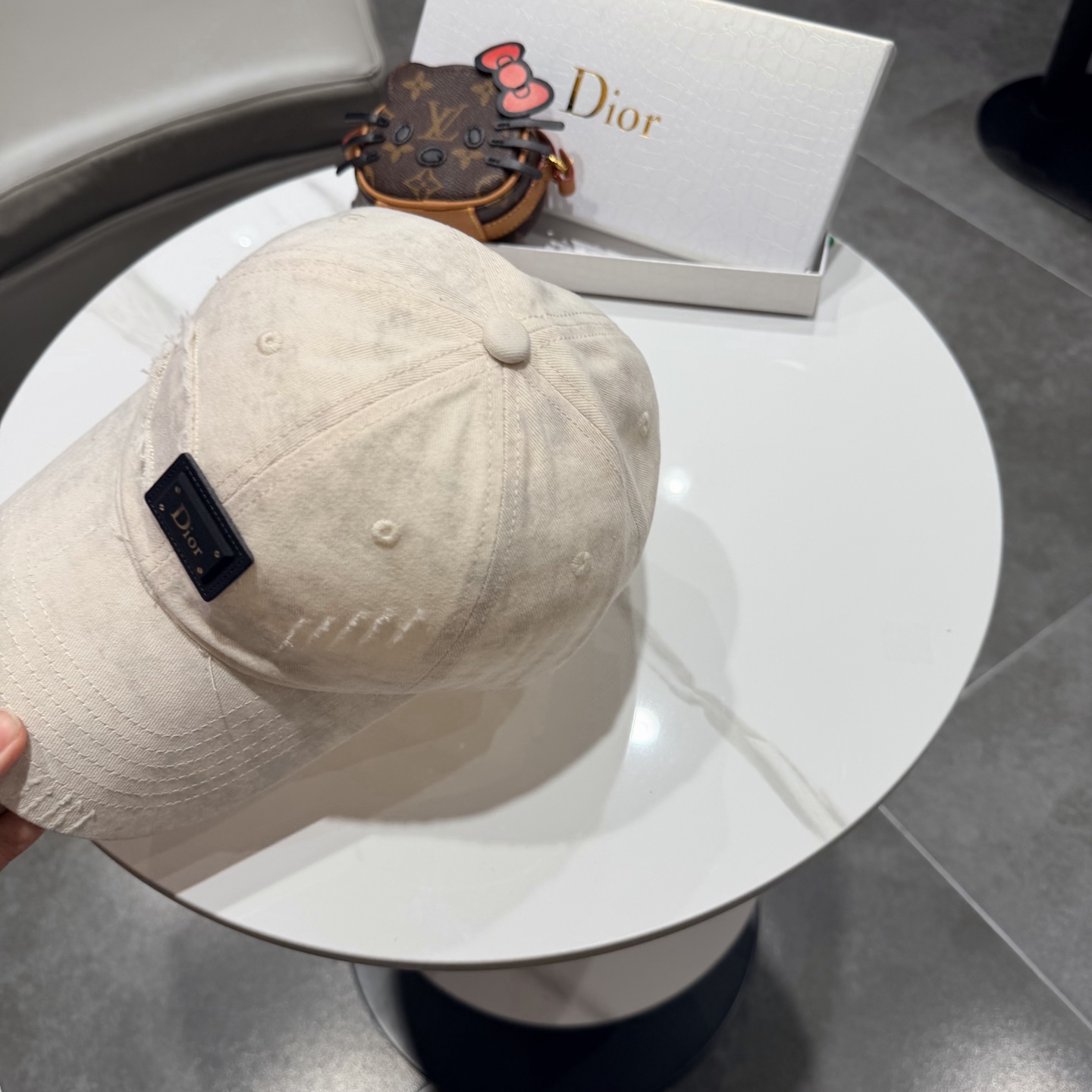 🧢DIOR迪奥棒球帽 😍新款棒球帽，重工打造♥️高端大气，百搭款🤗男女通用！