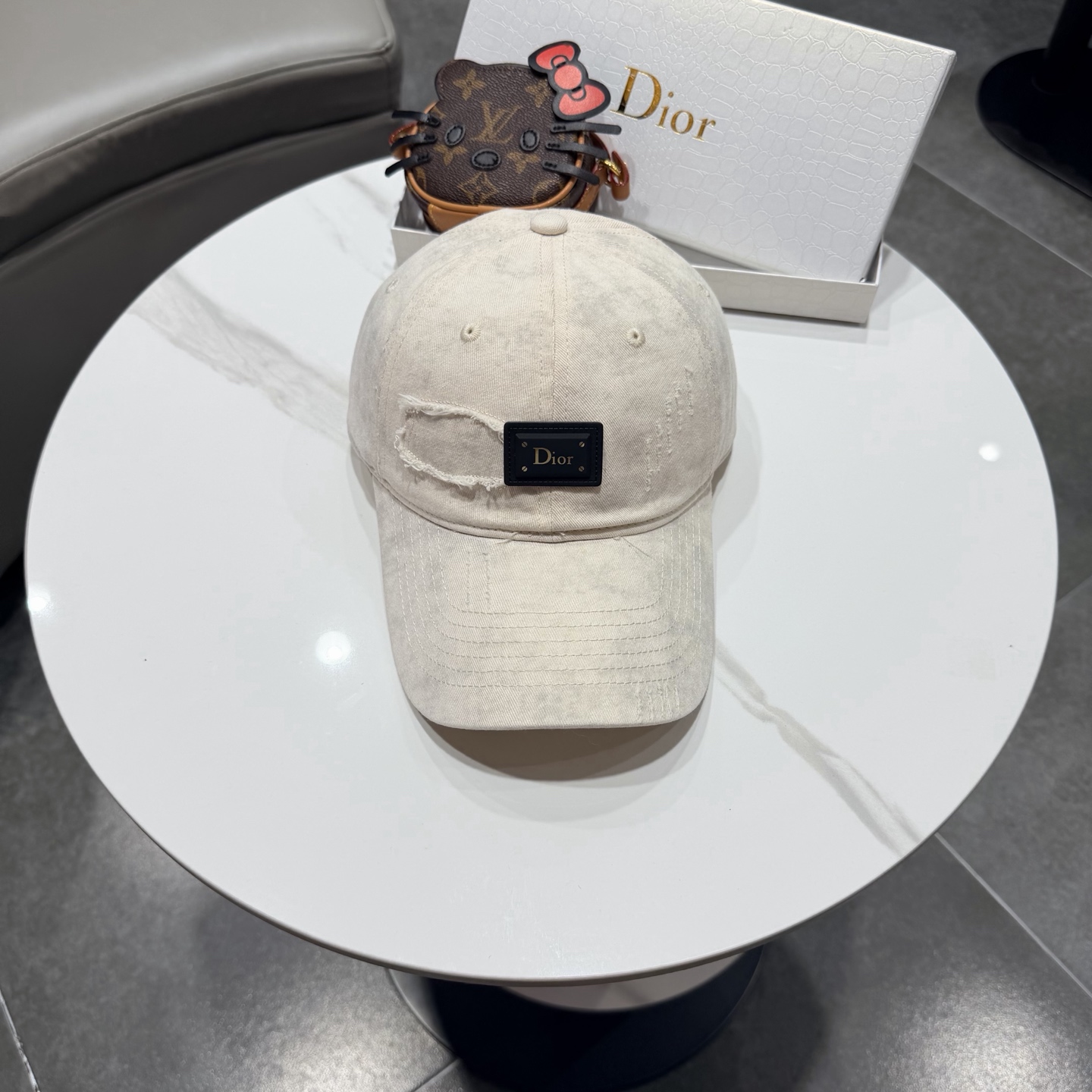🧢DIOR迪奥棒球帽 😍新款棒球帽，重工打造♥️高端大气，百搭款🤗男女通用！