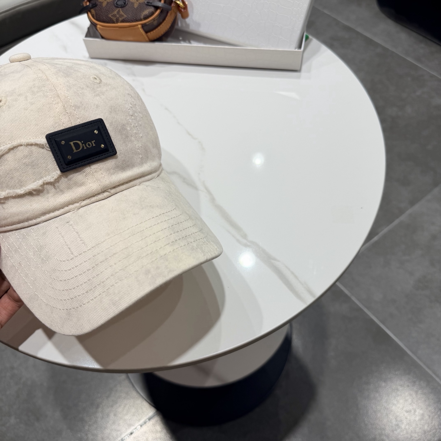 🧢DIOR迪奥棒球帽 😍新款棒球帽，重工打造♥️高端大气，百搭款🤗男女通用！