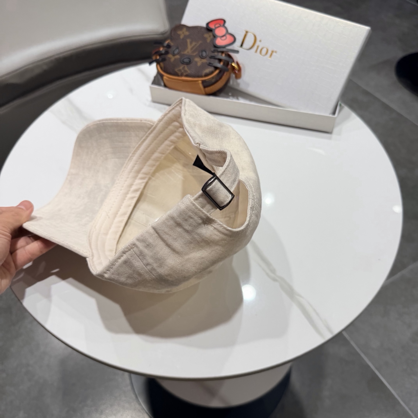 🧢DIOR迪奥棒球帽 😍新款棒球帽，重工打造♥️高端大气，百搭款🤗男女通用！