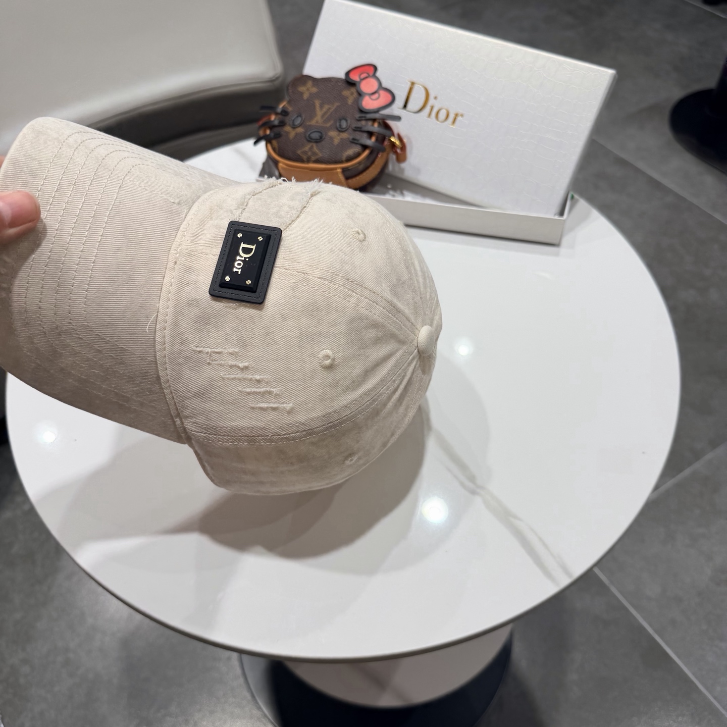 🧢DIOR迪奥棒球帽 😍新款棒球帽，重工打造♥️高端大气，百搭款🤗男女通用！