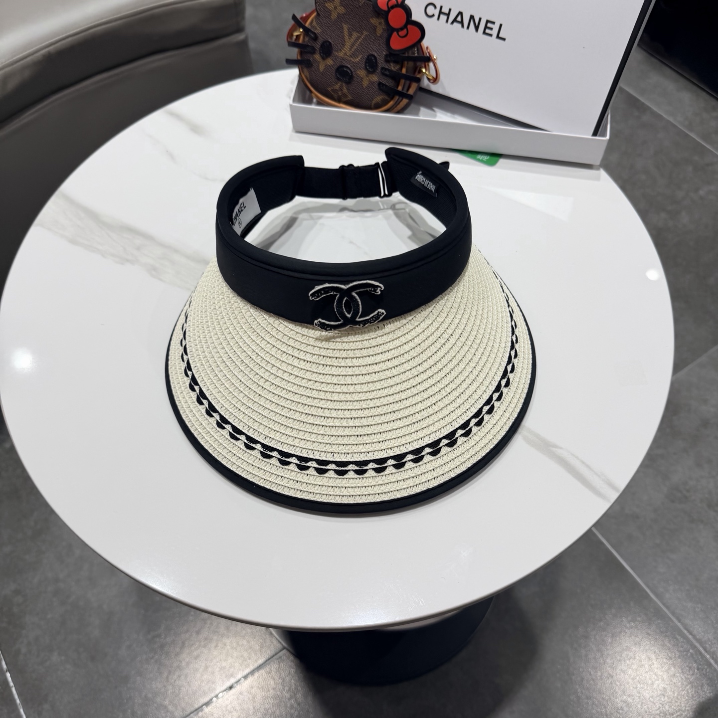 Cappello Chanel 57