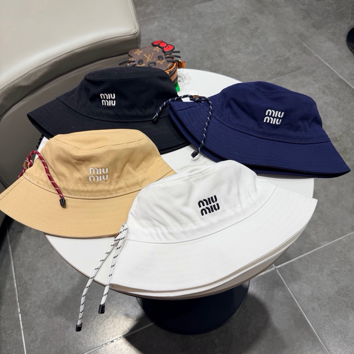 miumiu缪缪新款官网渔夫帽，头围57cm