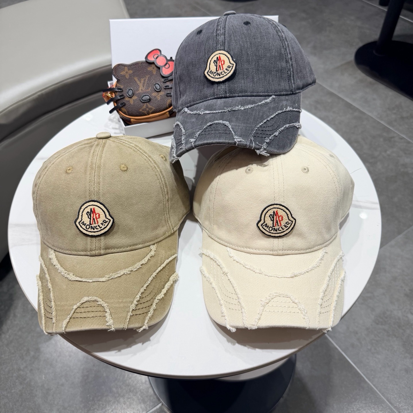 蒙口MONCLER新款棒球帽，时尚炸街单品，风格很OK，网红.时尚博主的最爱！高品质舒凹造型很好看