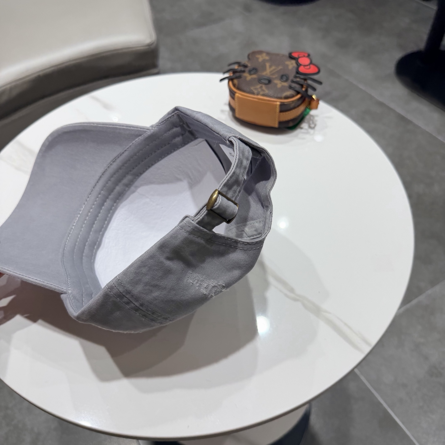 加拿大大鹅北极圆盘🍁 2026最新款🧢棒球帽定制棉质面料!!整体透气性很好，精致的字母刺绣和工整的走线，