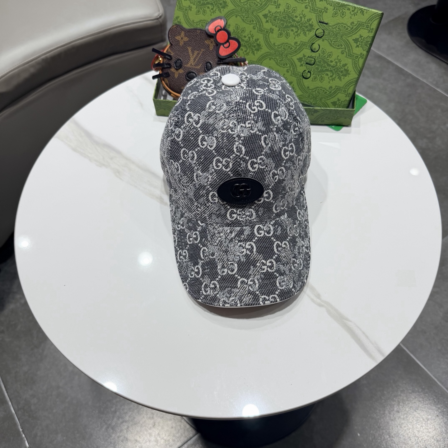 NO:755732,Gucci (Gucci) new original baseball cap, artistic word embroidery, 1:1 mold customization, heavy embroidery, details comparable to counters, original canvas + first-layer cowhide, pure cotton lining, great quality!  The first choice for handsome men and beautiful women, fashionable and versatile. Basic head circumference 56, patch adjustable hat, straw hat, fisherman hat, baseball cap, hat, gucci, espadrilles, cowhide, hats19860909Gucci(古奇)新款原单棒球帽, 艺术字刺绣,1:1开模订制,重工刺绣,细节可媲美专柜,原版帆布料+头层牛皮,纯棉内里,质量超赞！帅男靓女首选,时尚百搭.基础头围56,贴片可调节帽子草帽渔夫帽棒球帽,帽子,gucci,espadrilles,cowhide,hats,hat