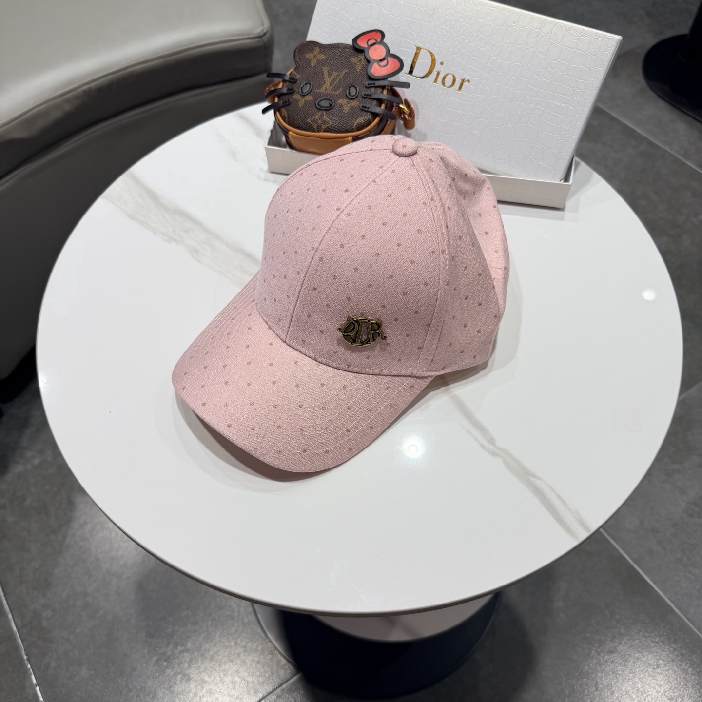 Dior 迪奥 新款原单棒球帽， 精致純也格调很有感觉，很酷很时尚，专柜断货热门，质量超赞