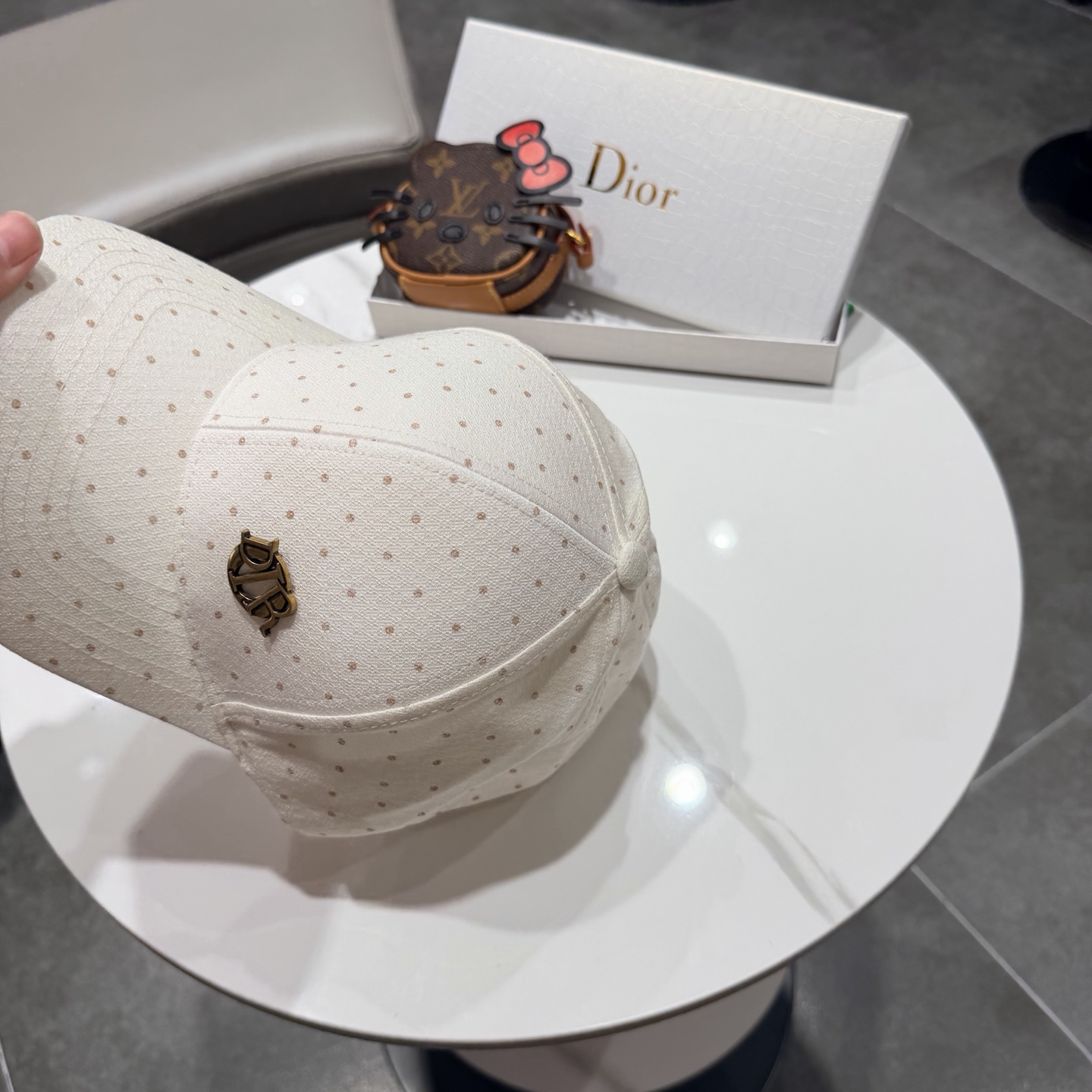 Dior 迪奥 新款原单棒球帽， 精致純也格调很有感觉，很酷很时尚，专柜断货热门，质量超赞