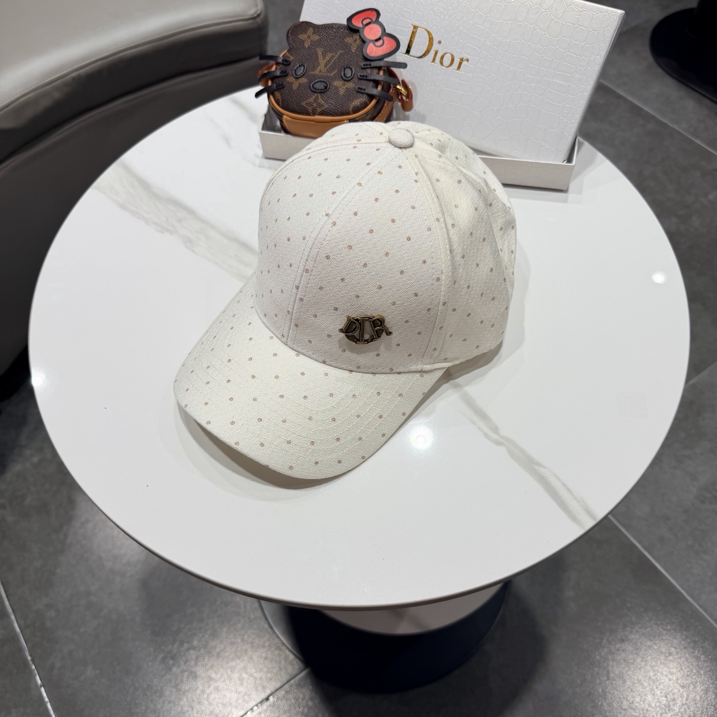 Dior 迪奥 新款原单棒球帽， 精致純也格调很有感觉，很酷很时尚，专柜断货热门，质量超赞