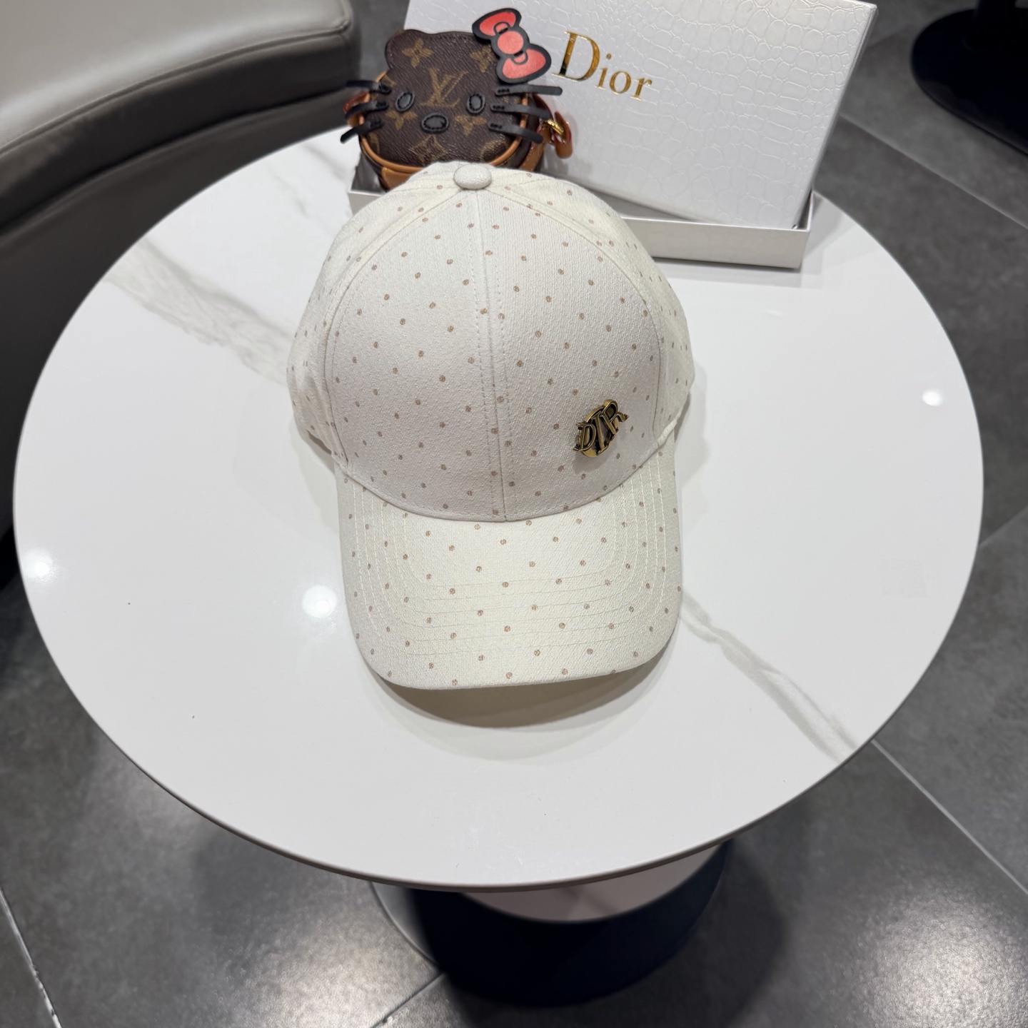 NO:755737,Dior Dior's new original baseball cap, exquisite and pure style, very cool and fashionable, popular out of stock at the counter, excellent quality hat straw hat fisherman hat baseball cap, hat, dior, dior, espadrilles, hats19860909Dior 迪奥 新款原单棒球帽, 精致純也格调很有感觉,很酷很时尚,专柜断货热门,质量超赞帽子草帽渔夫帽棒球帽,帽子,dior,dior,espadrilles,hats,hat