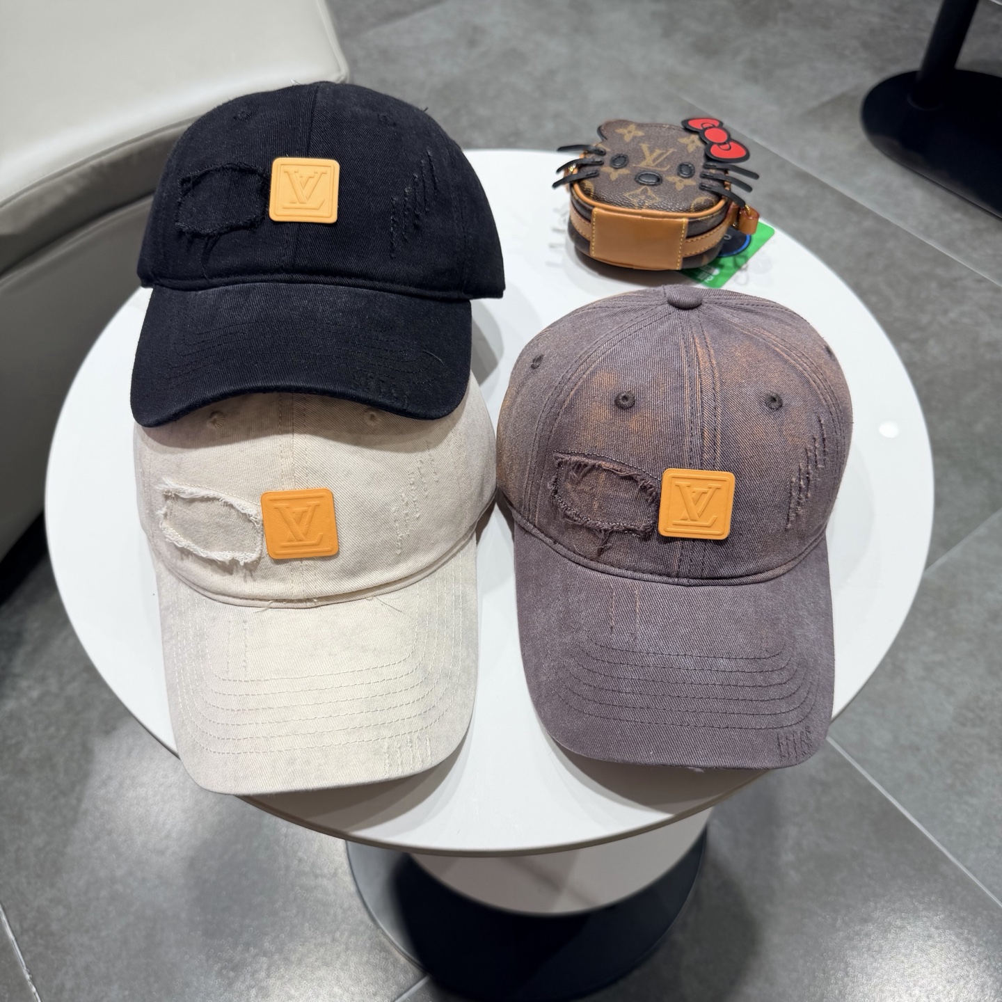 Lv路易斯新款棒球帽，男女同款 ！！