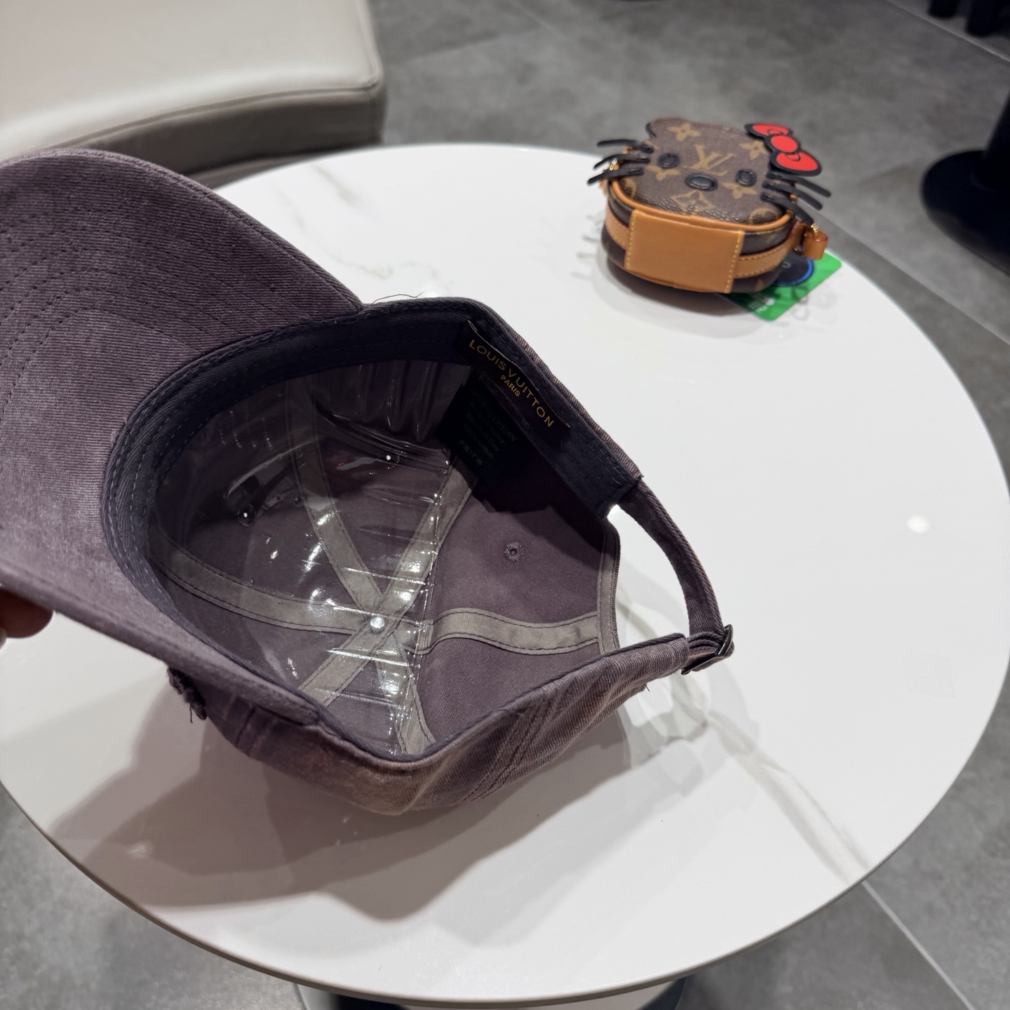 Lv路易斯新款棒球帽，男女同款 ！！