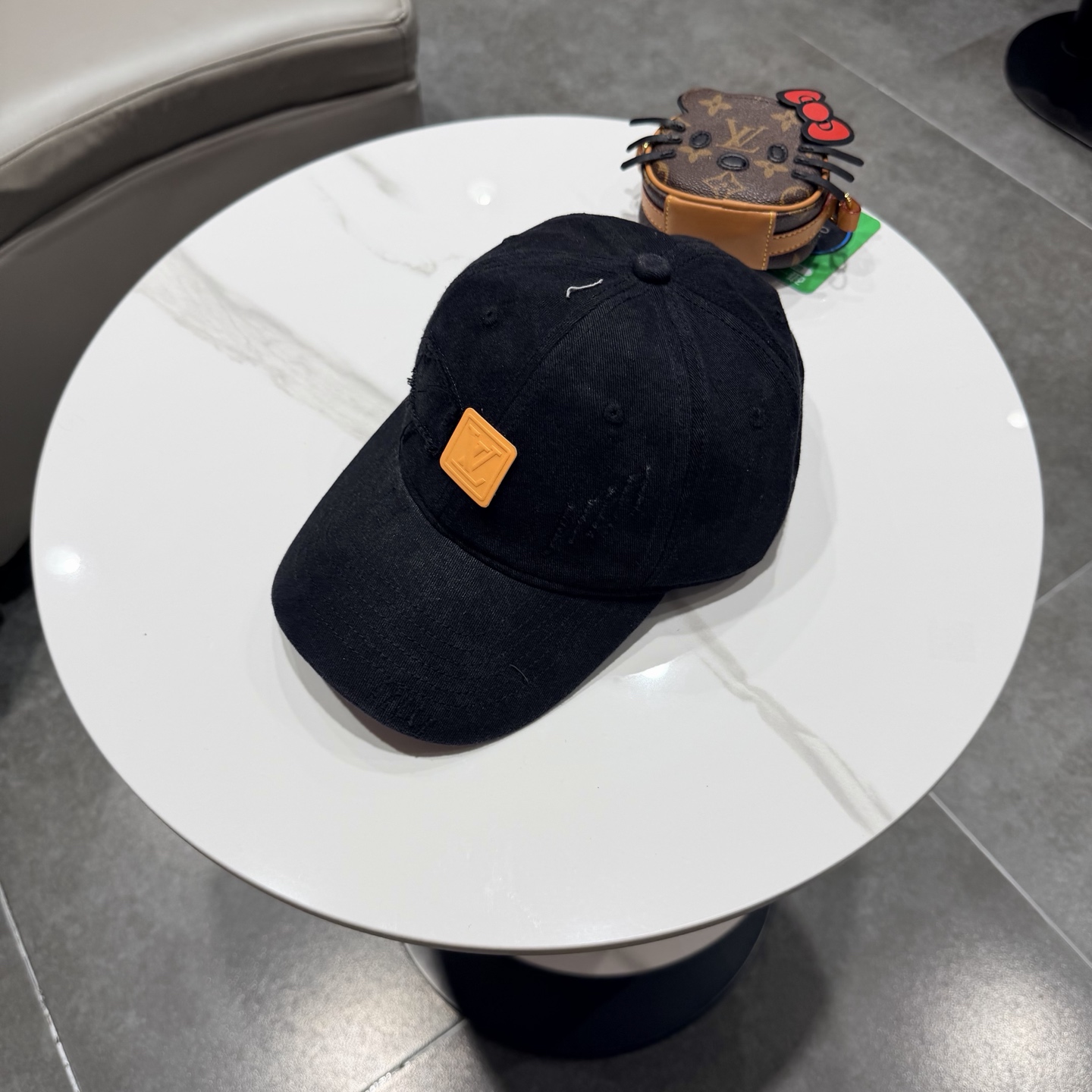 Lv路易斯新款棒球帽，男女同款 ！！