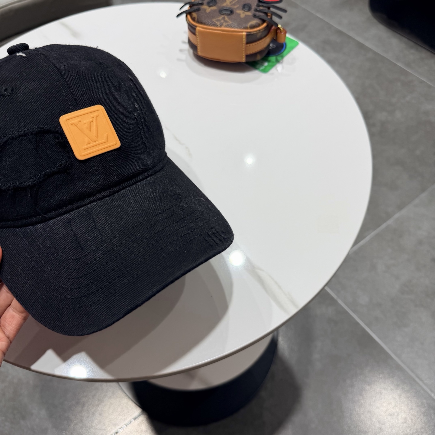 Lv路易斯新款棒球帽，男女同款 ！！