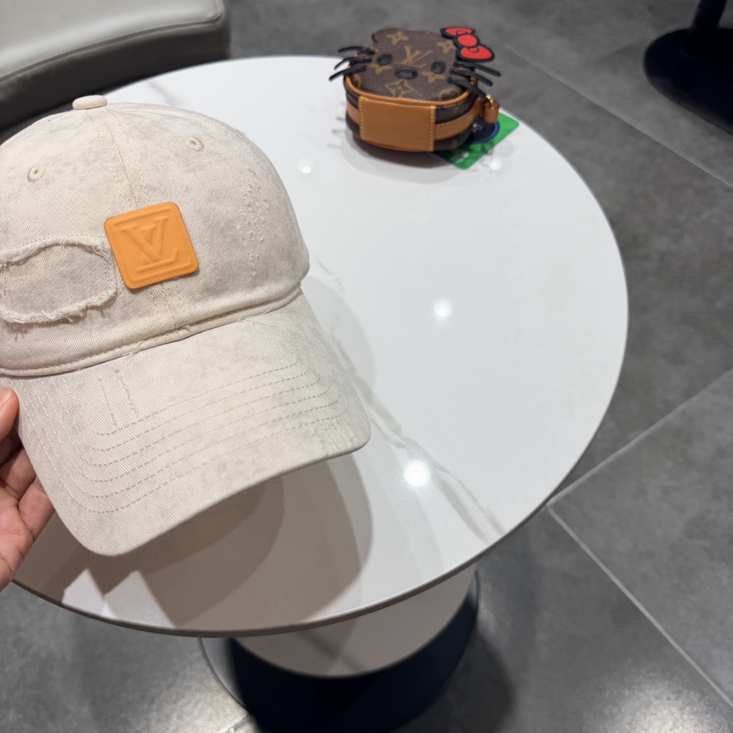 Lv路易斯新款棒球帽，男女同款 ！！