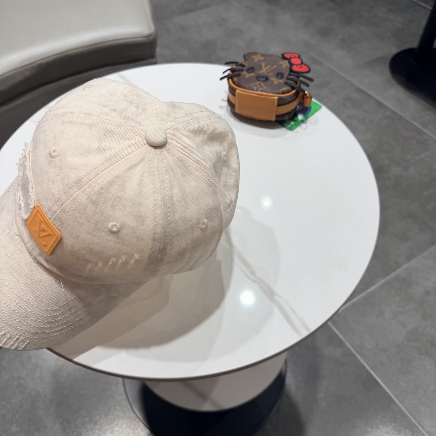 Lv路易斯新款棒球帽，男女同款 ！！