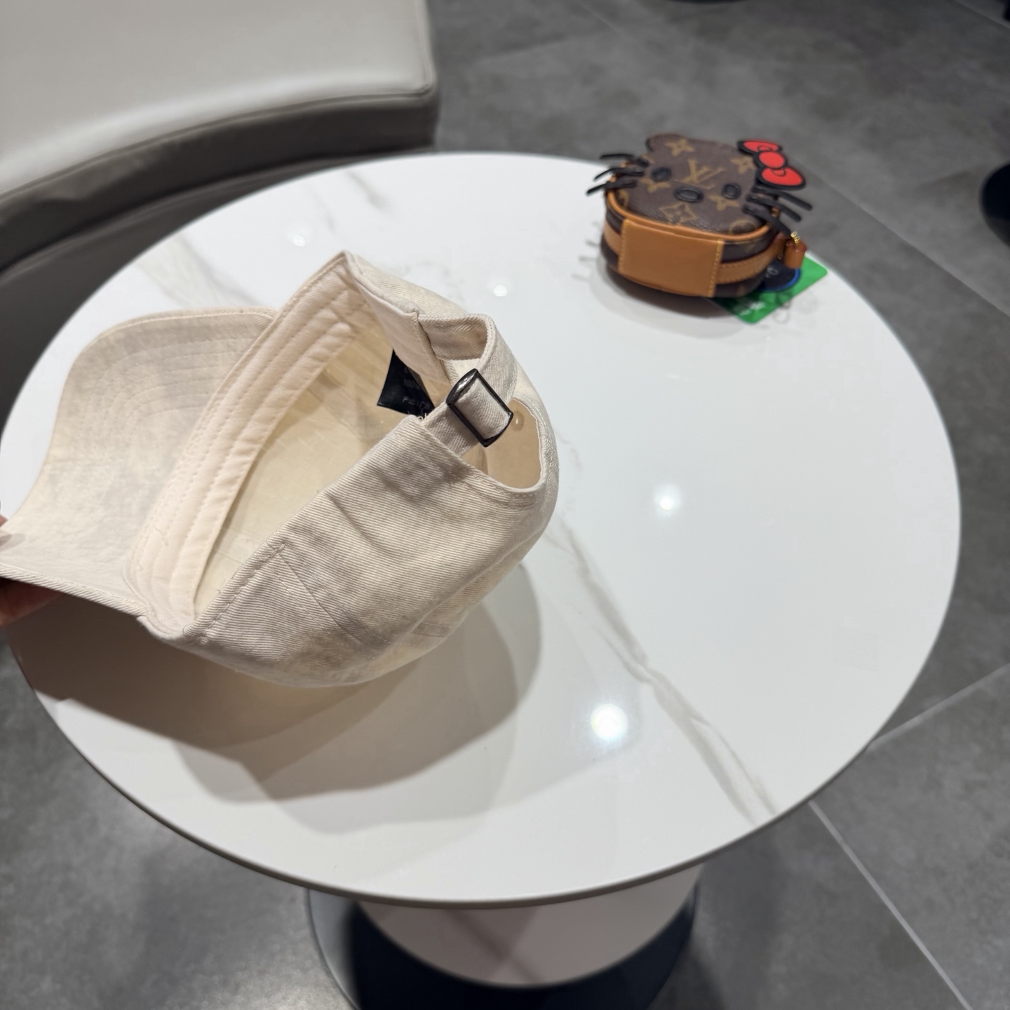 Lv路易斯新款棒球帽，男女同款 ！！