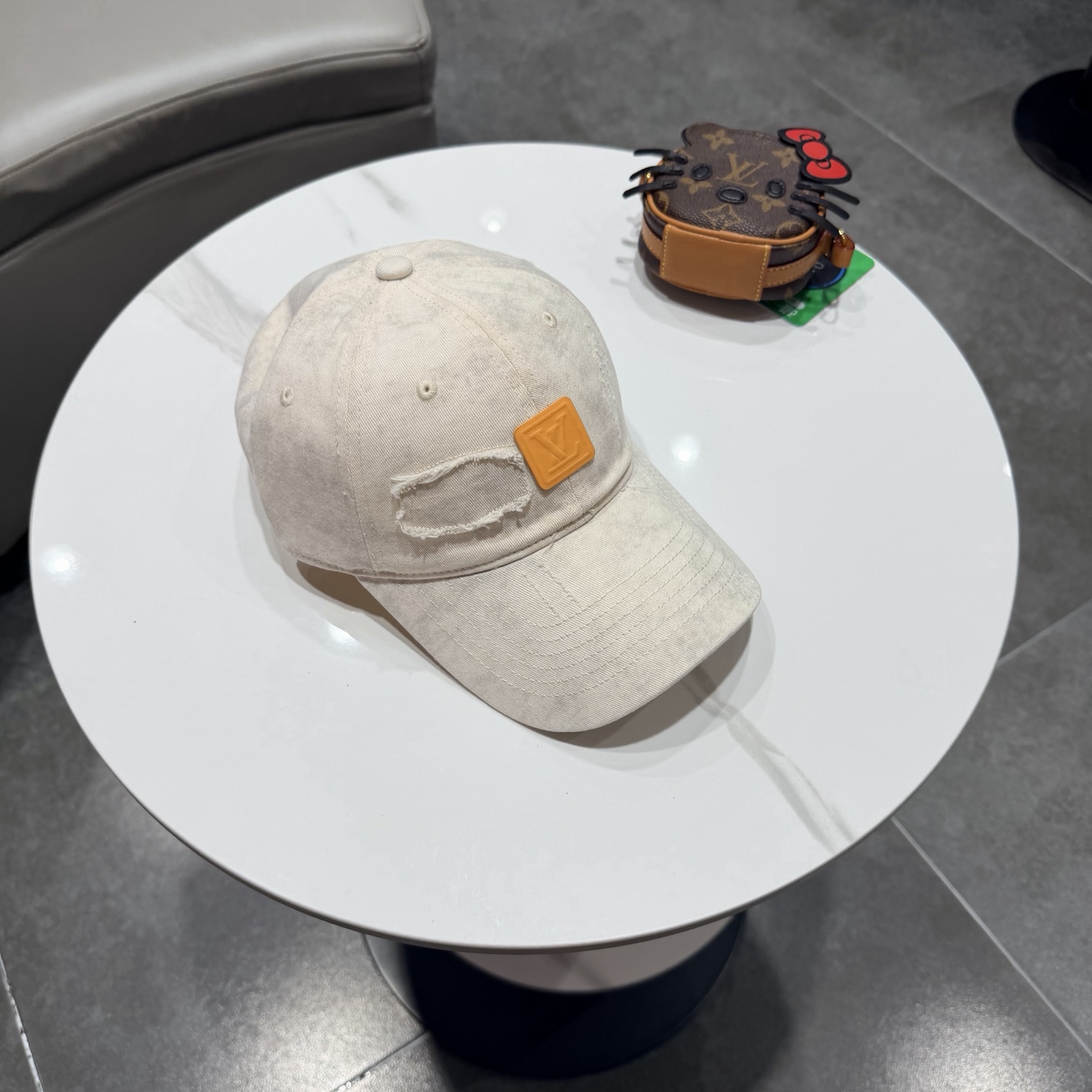 Lv路易斯新款棒球帽，男女同款 ！！