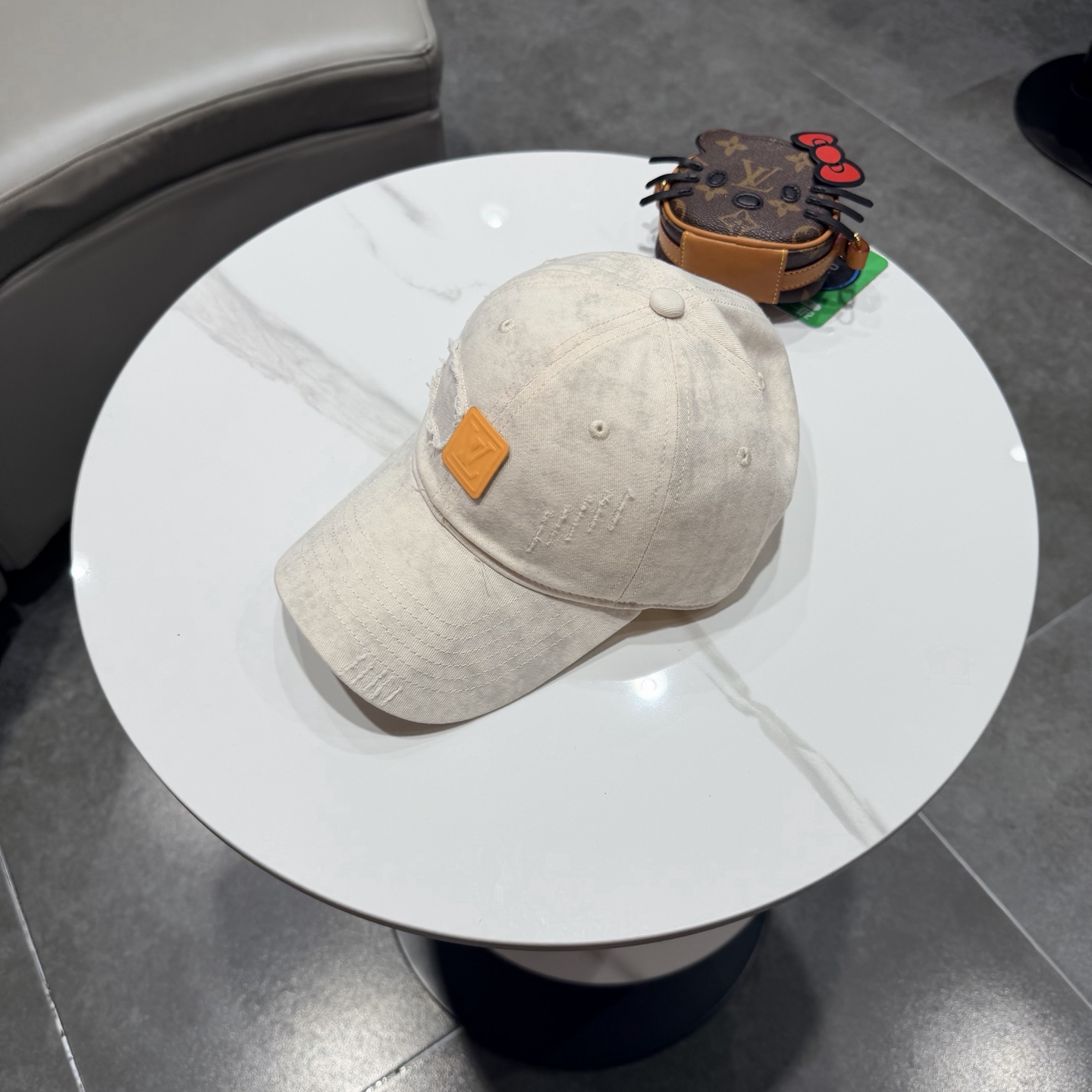 Lv路易斯新款棒球帽，男女同款 ！！