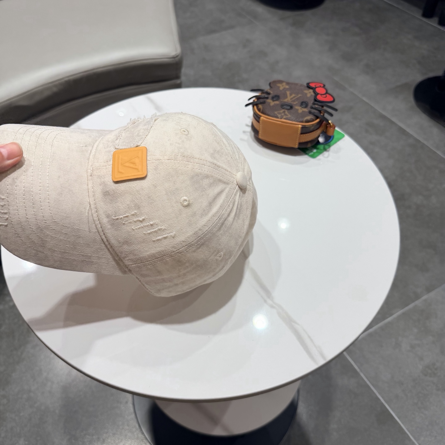 Lv路易斯新款棒球帽，男女同款 ！！