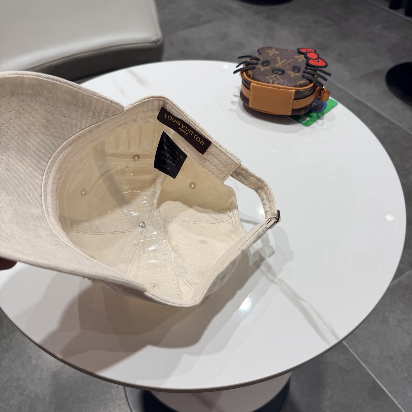 Lv路易斯新款棒球帽，男女同款 ！！